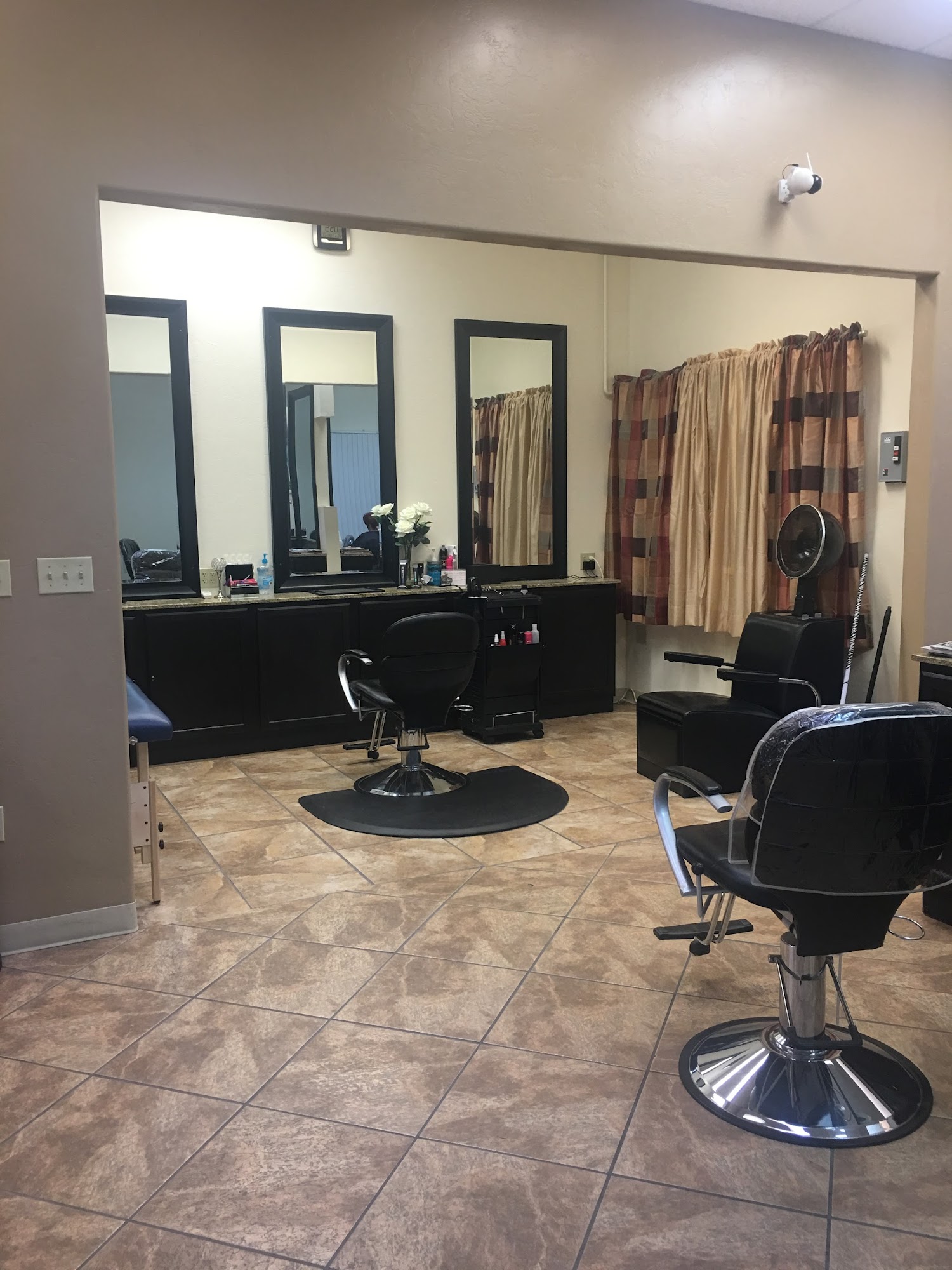 Izzy inside Klassy Kutz