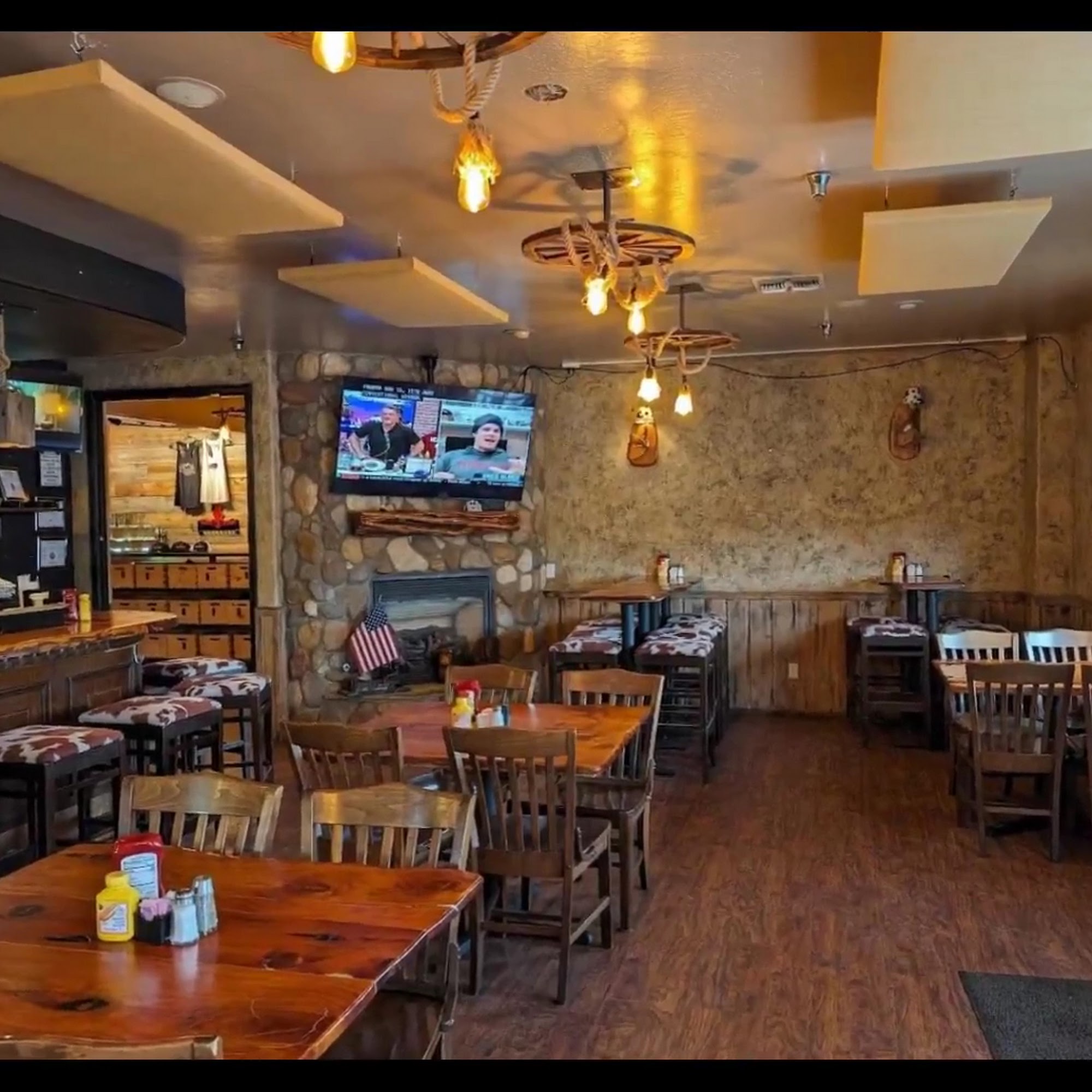 Wild Women Saloon and Grill Heber-Overgaard