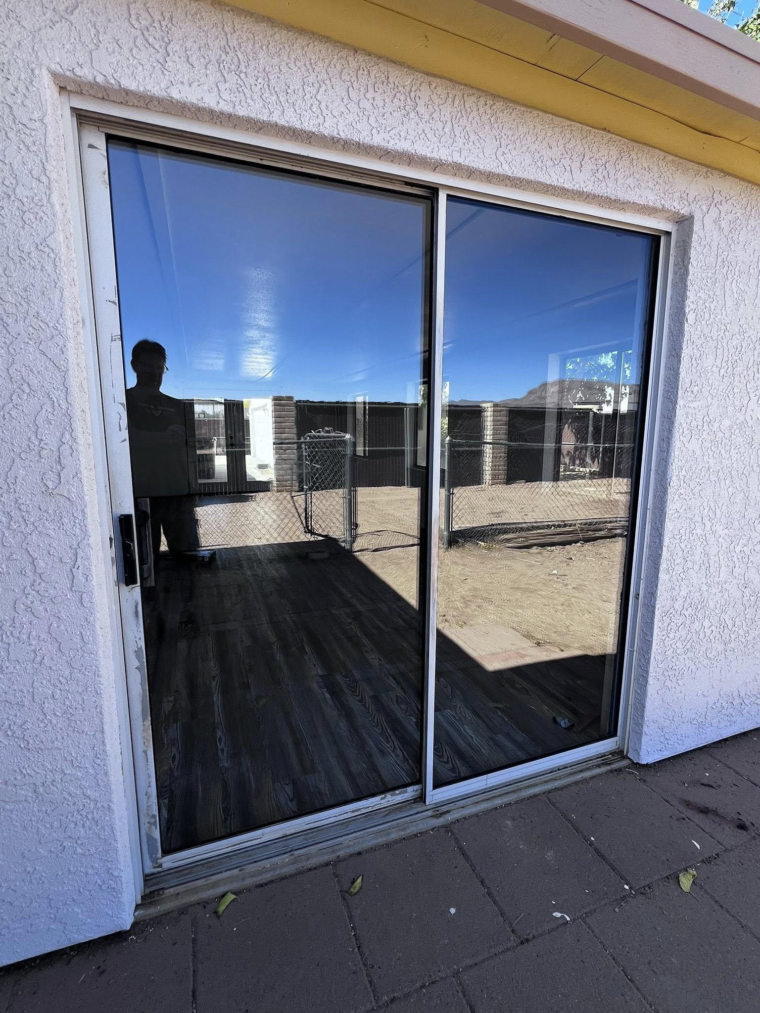 Dave's Glass & Mirror Inc