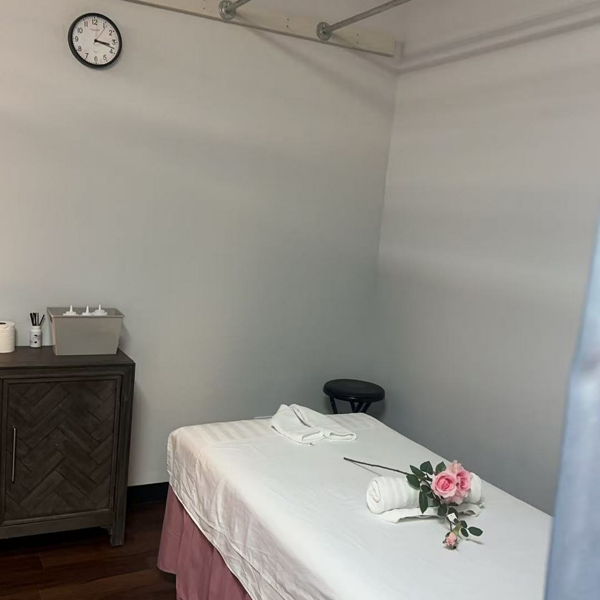 Footloose Reflexology Massage 1933 E University Dr #12, Mesa Arizona 85203