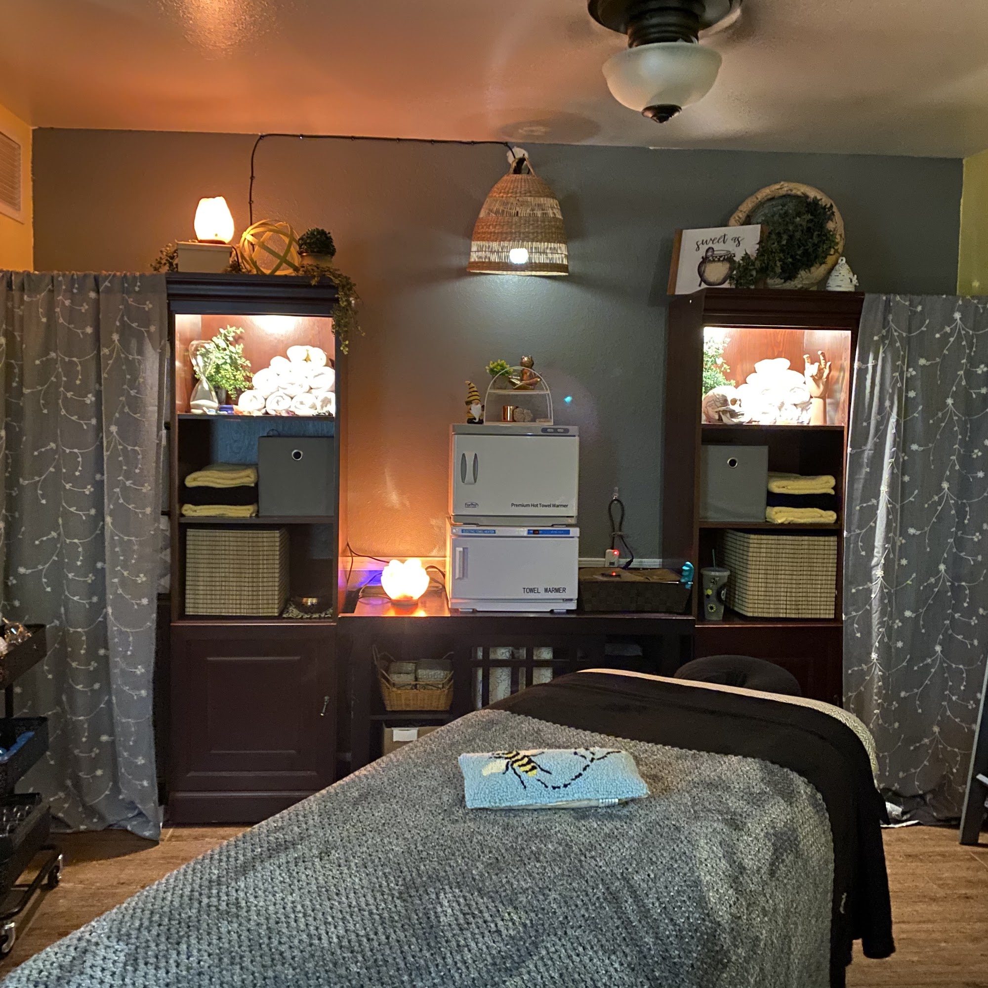 Arizona Bee Well Therapeutic Massage Cave Creek Road & Greenway, Phoenix Arizona 85032