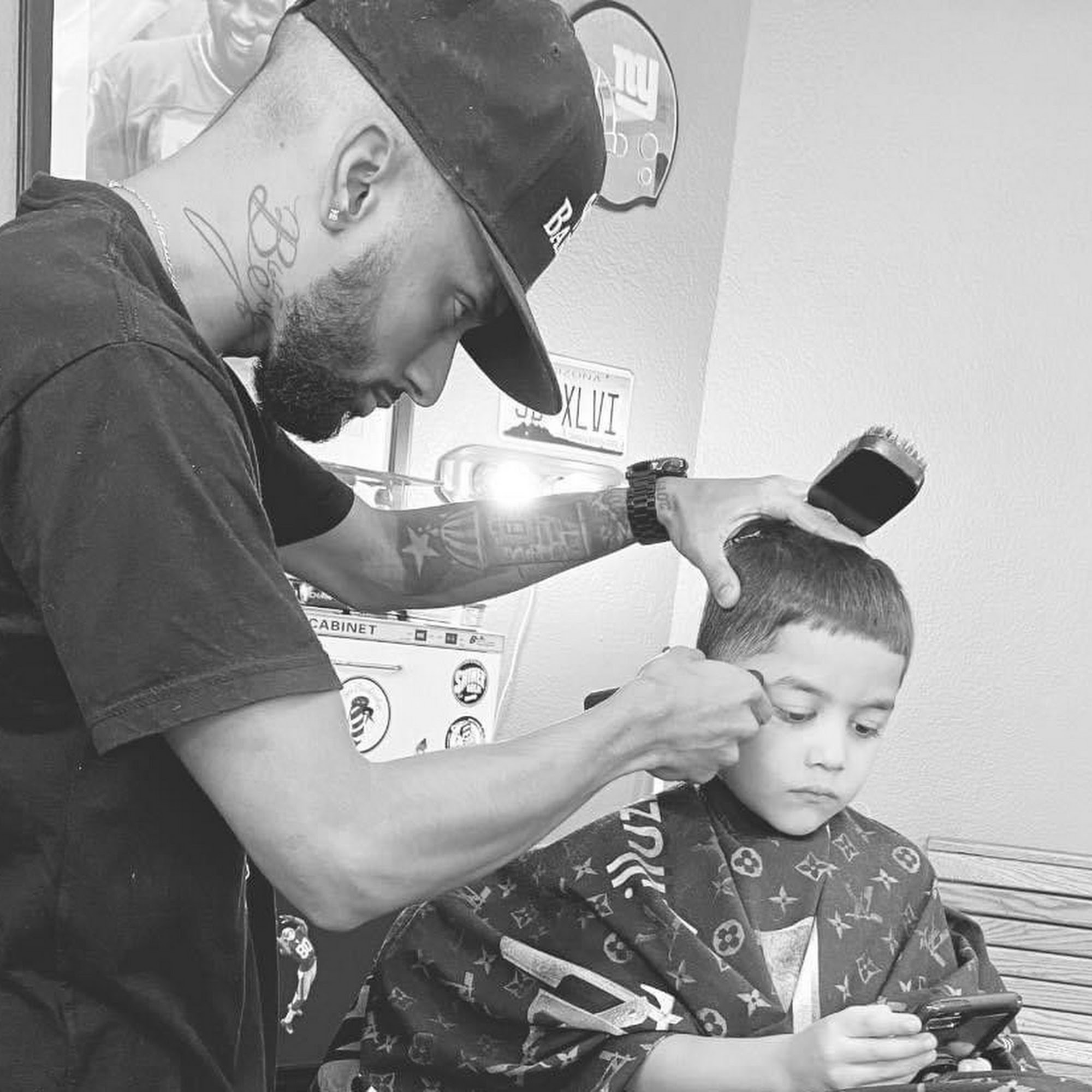 BEY'S BARBERSHOP (inside trends suite 15) 1107 E Bell Rd suite #7, Phoenix Arizona 85022