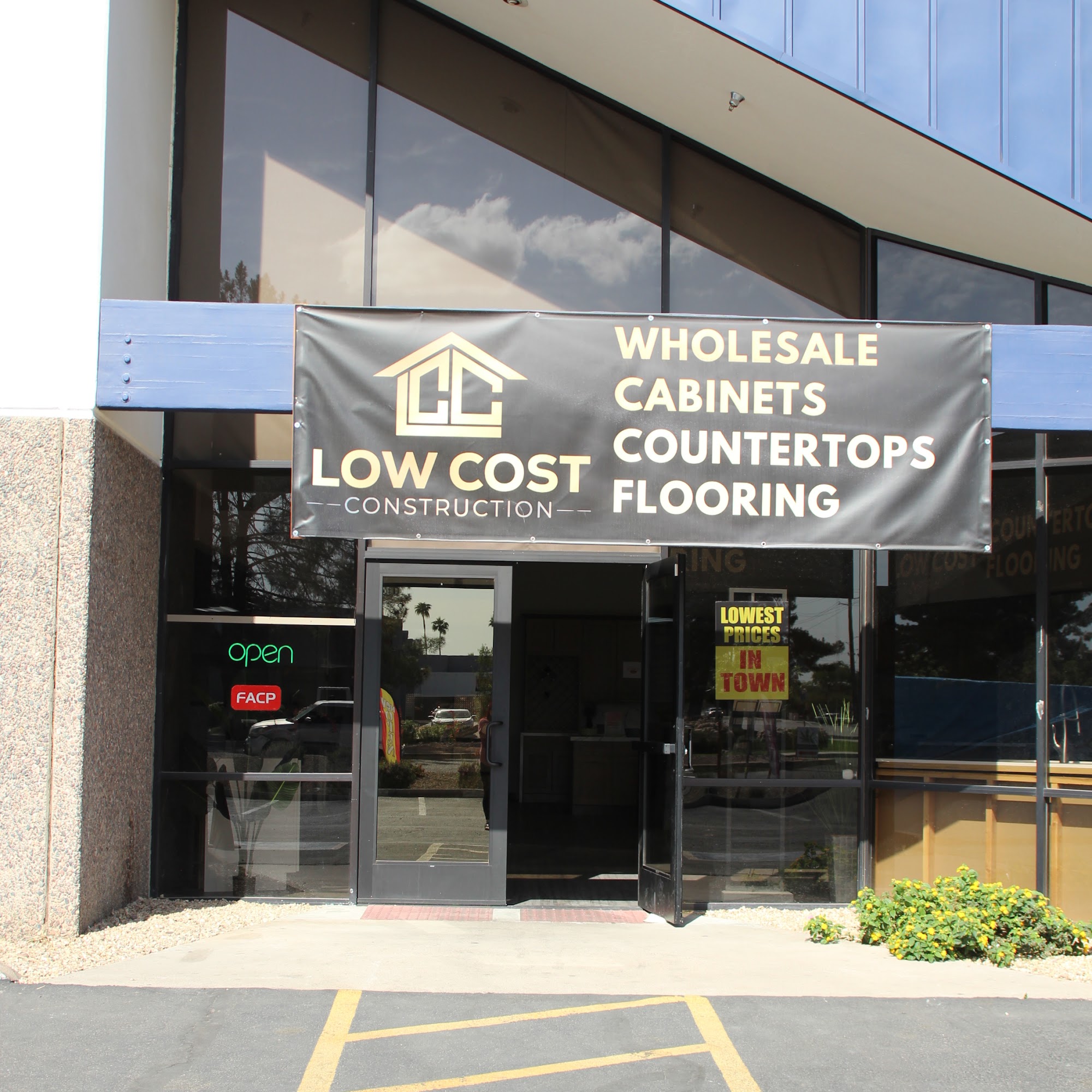 Low Cost Construction - Phoenix Cabinets, Countertops & Flooring Phoenix