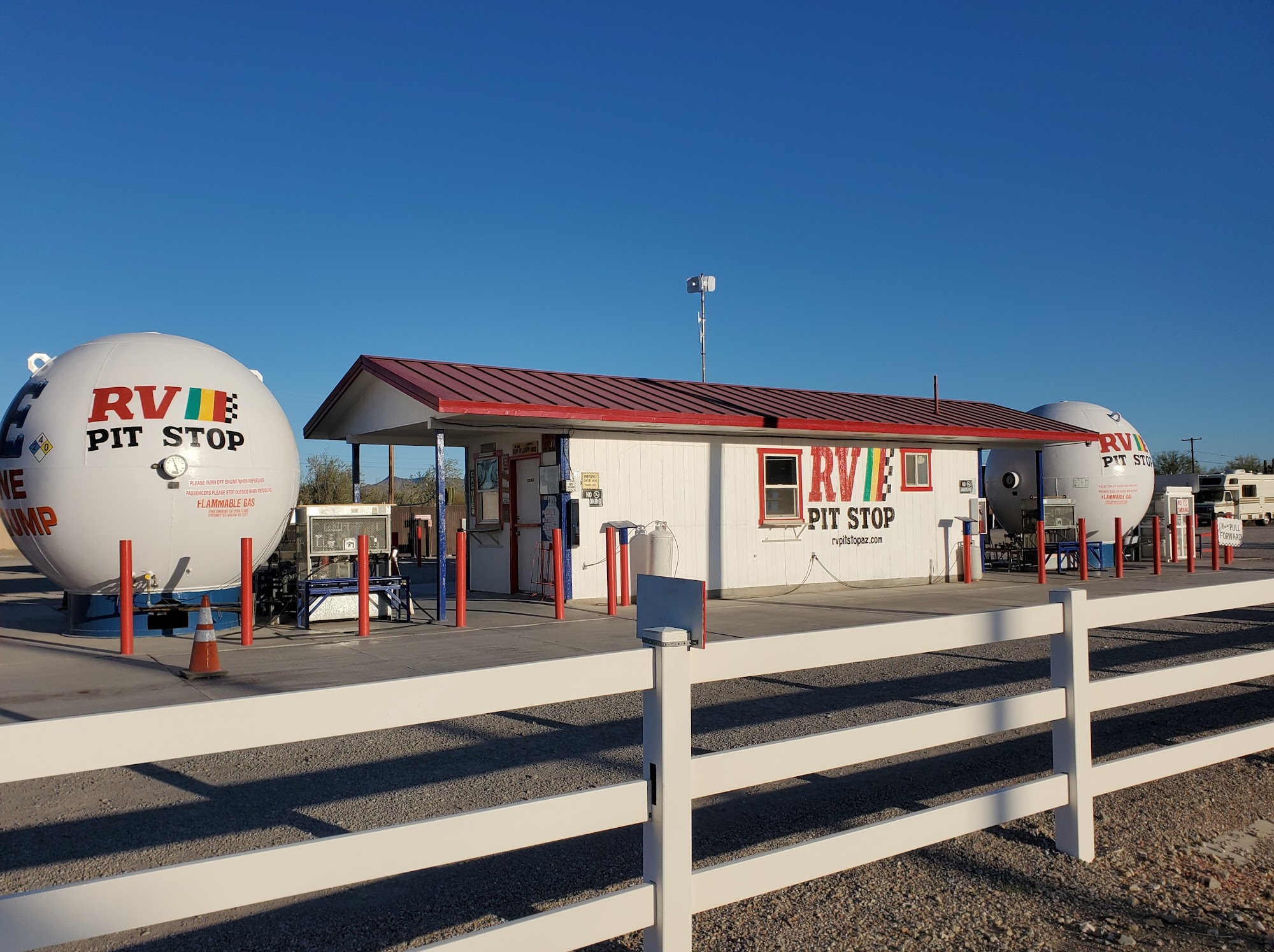 RV Pit Stop (propane, dump, water, ice & camping) Quartzsite