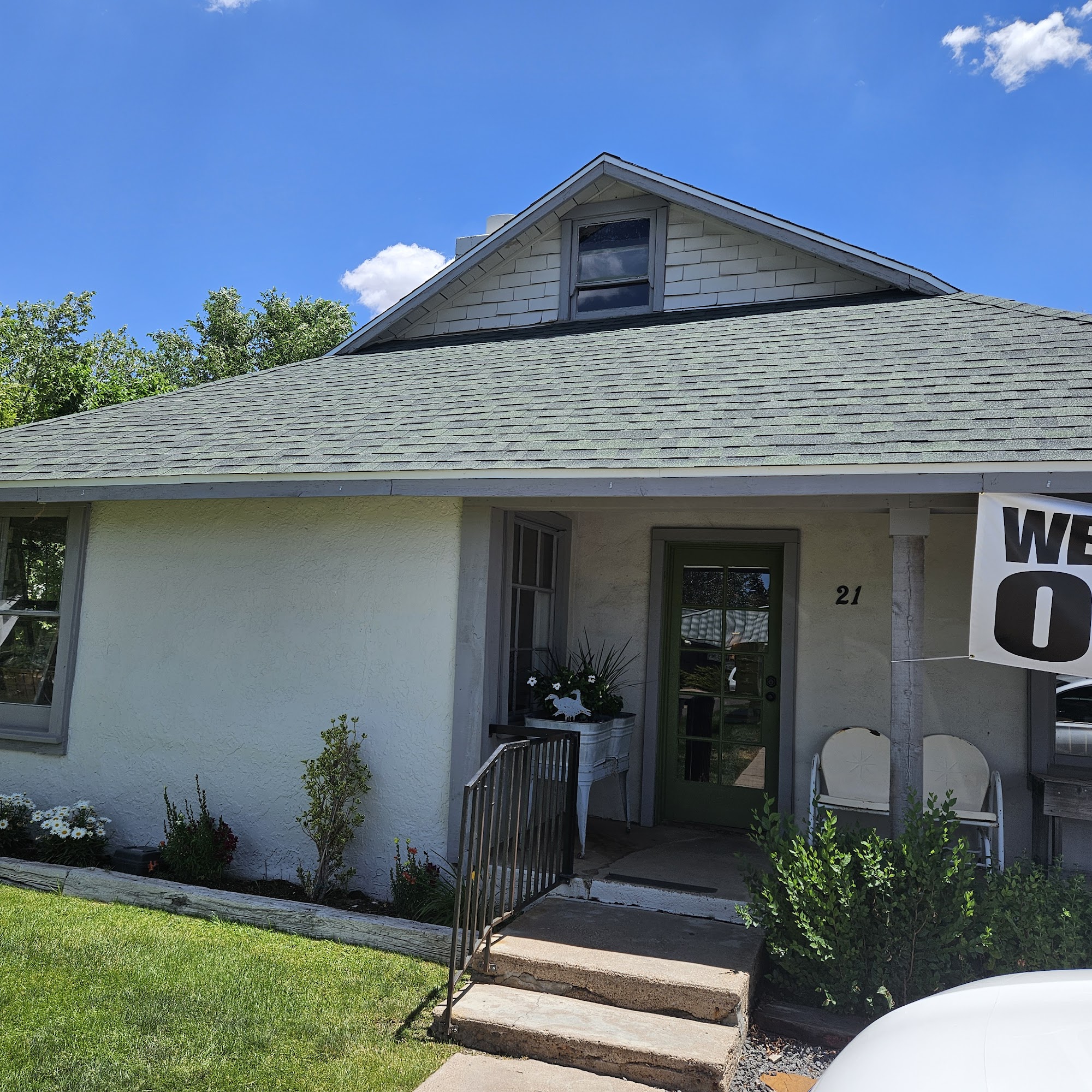 Patty's Porch Show Low