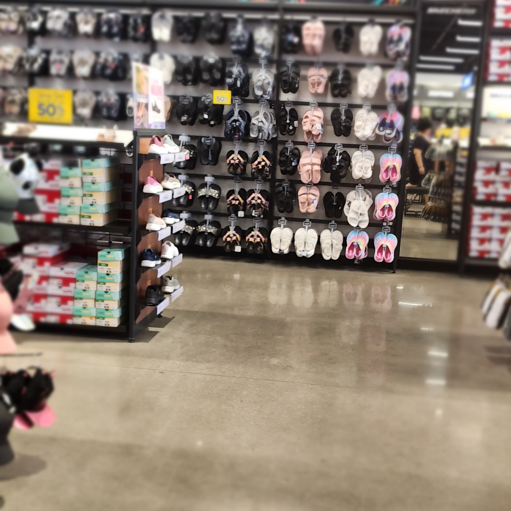SKECHERS Warehouse Outlet