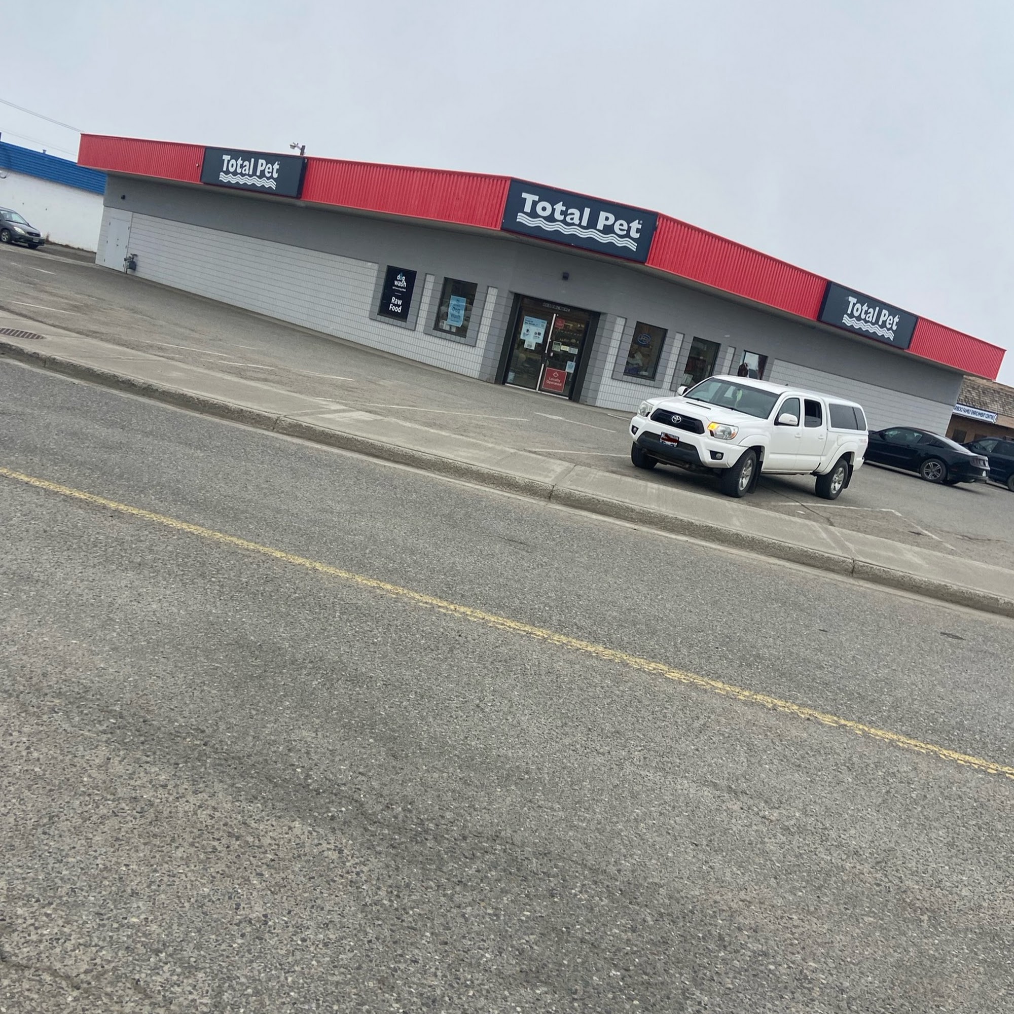 Total Pet 100 Mile House