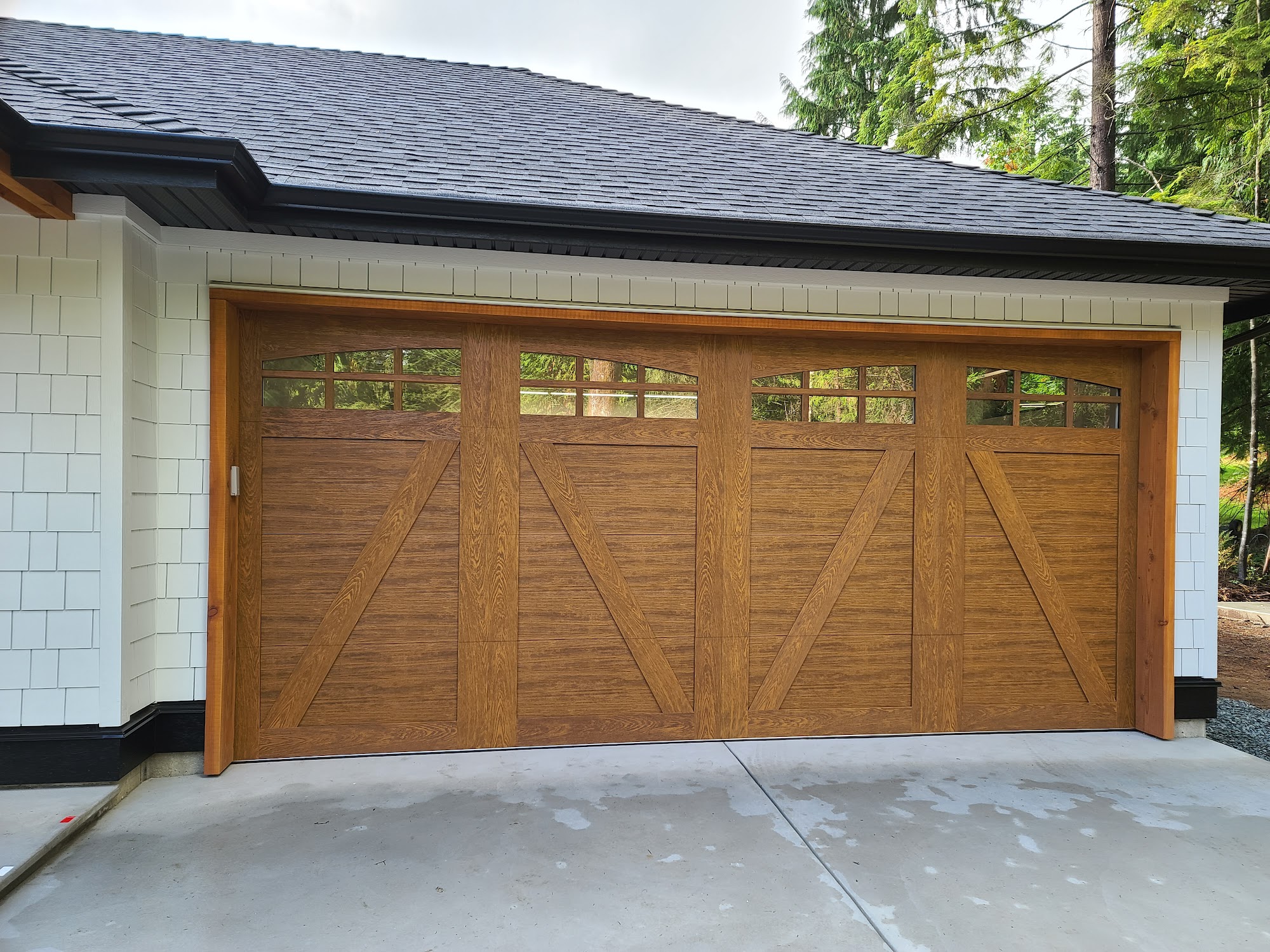 Lu's garage doors ltd Aldergrove