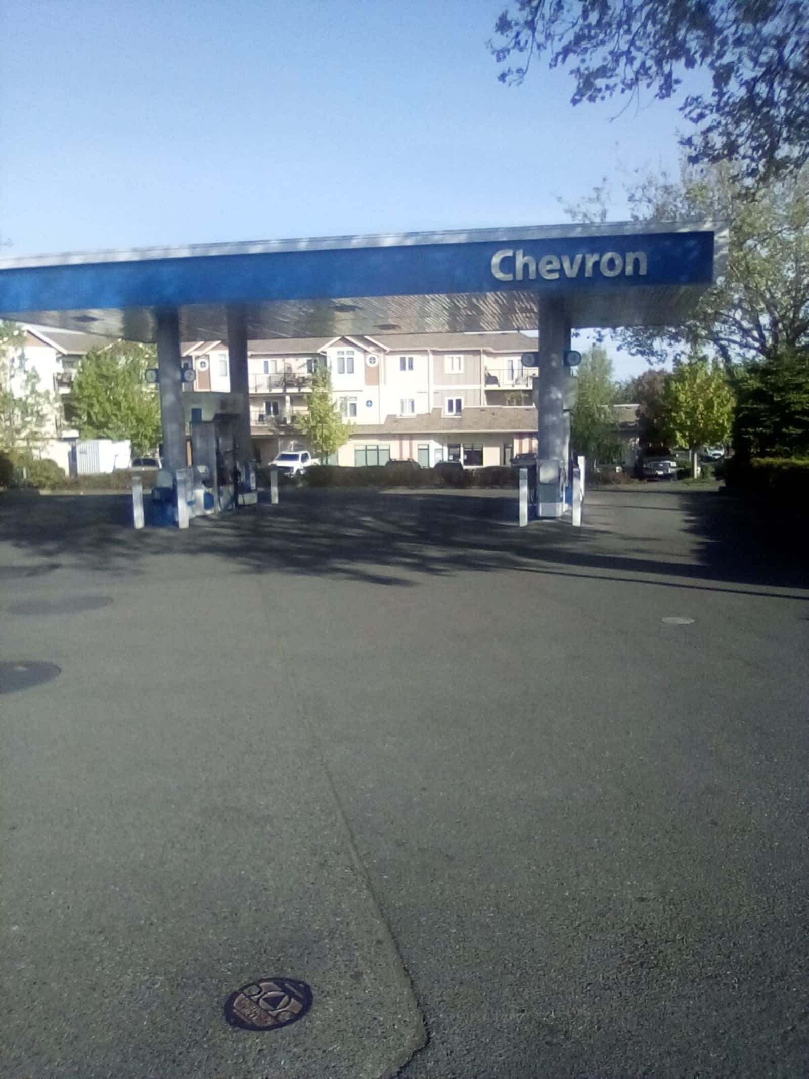 Chevron convenience store Brentwood Bay