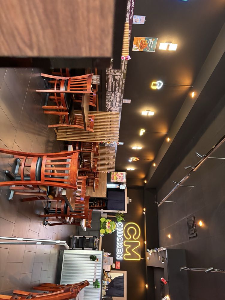 CM CHICKEN Coquitlam Center 충만치킨 코퀴틀람센터(Open at 12PM))(Best Price on Website!) 2918 Glen Dr #119, Coquitlam