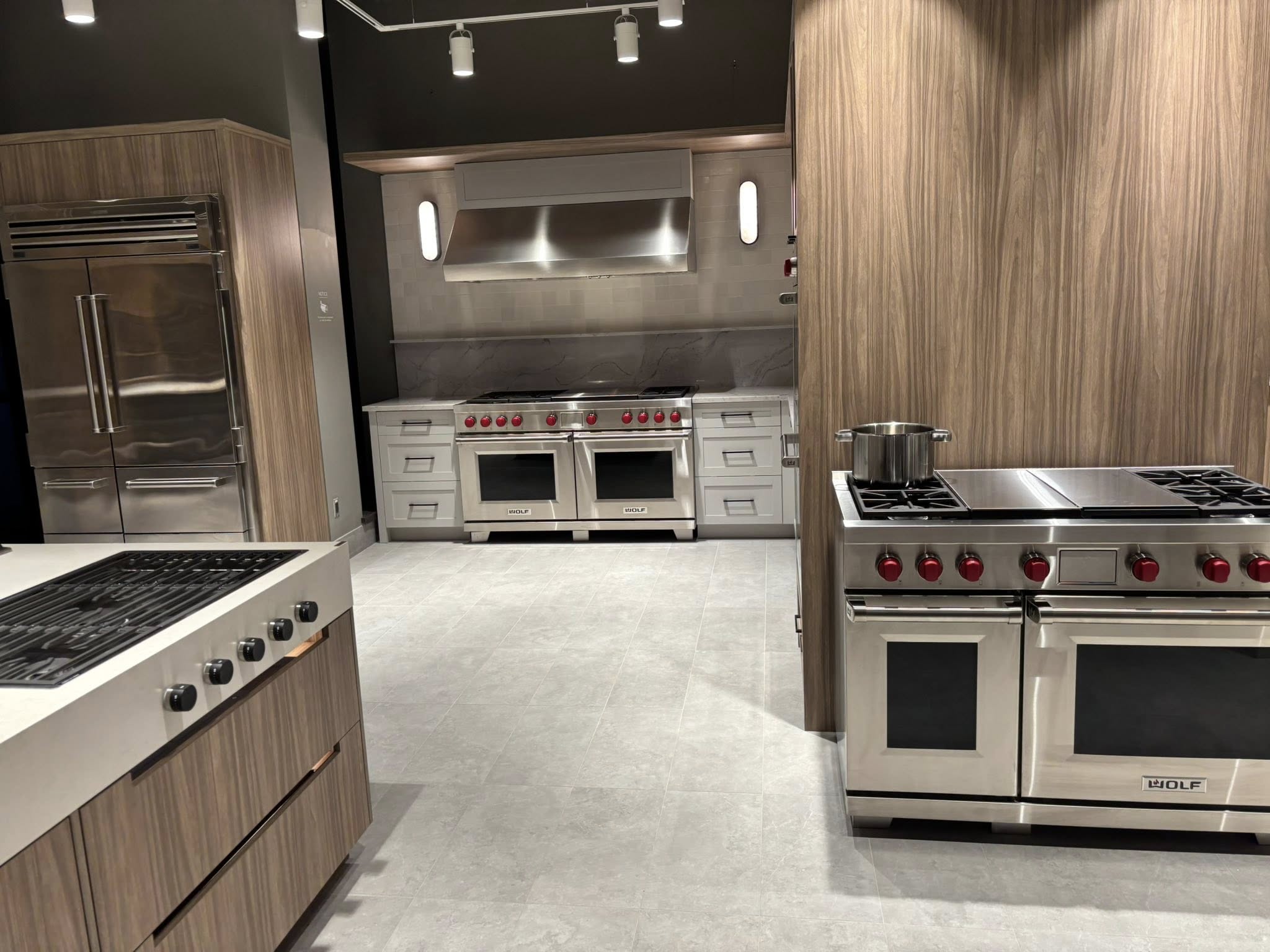 Phfloors 21607 46 Ave, Langley British Columbia V3A 9J6
