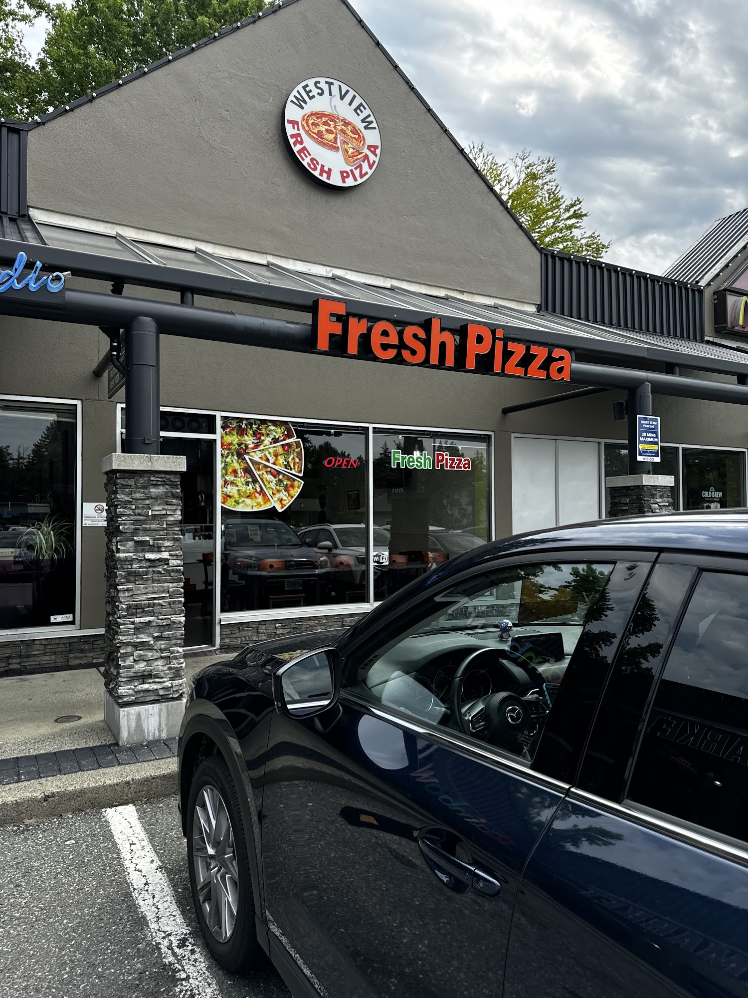 Westview Fresh pizza 2601 Westview Dr #608, North Vancouver, BC V7N 3X3