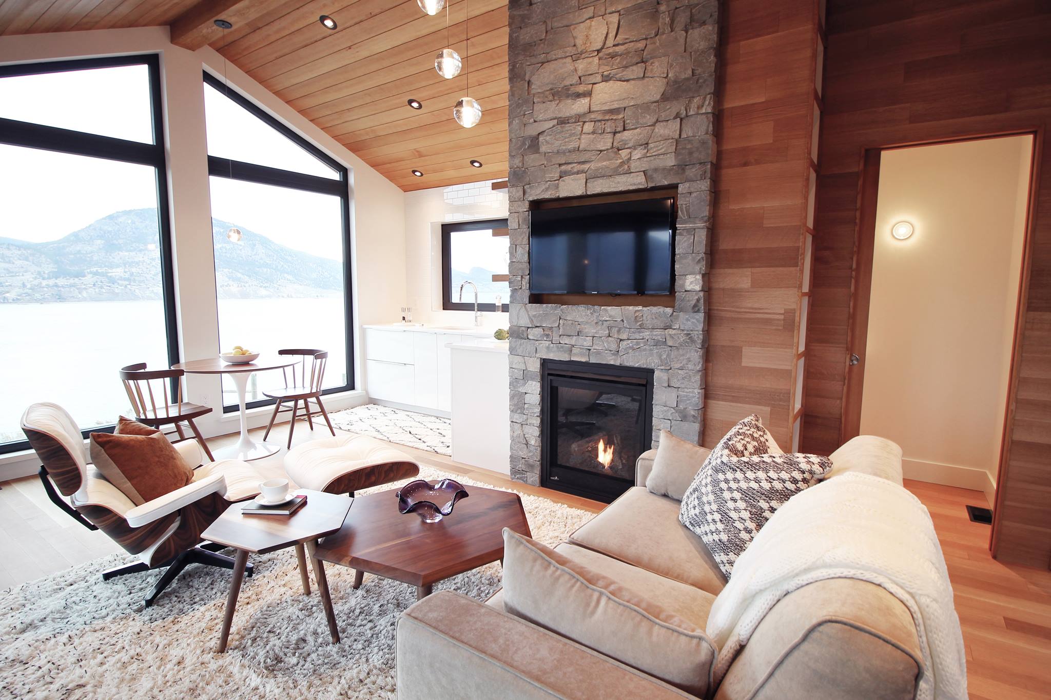 Blackhawk Contracting & Design Ltd.