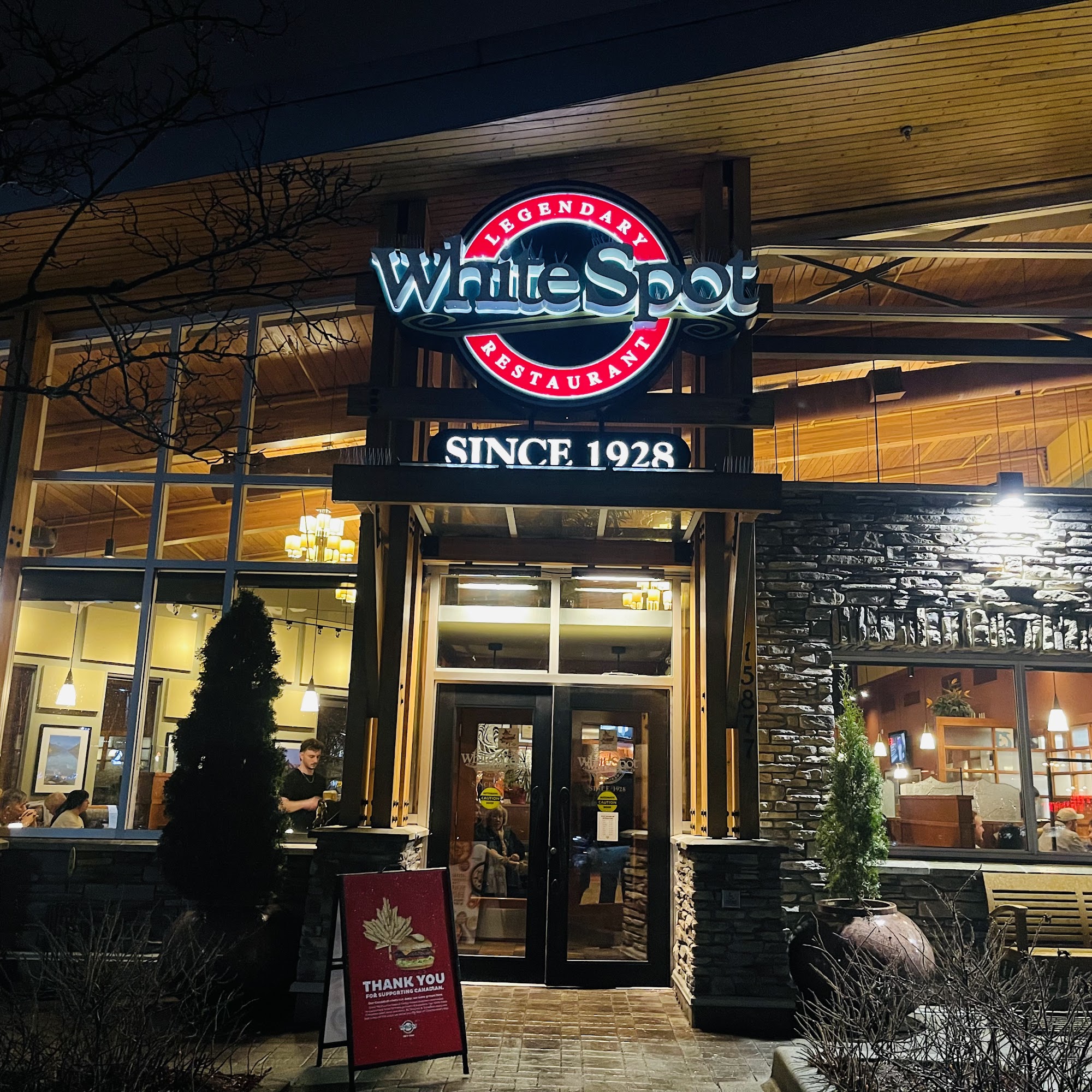White Spot Morgan Crossing 15877 Croydon Dr, Surrey, BC V3Z 2J6