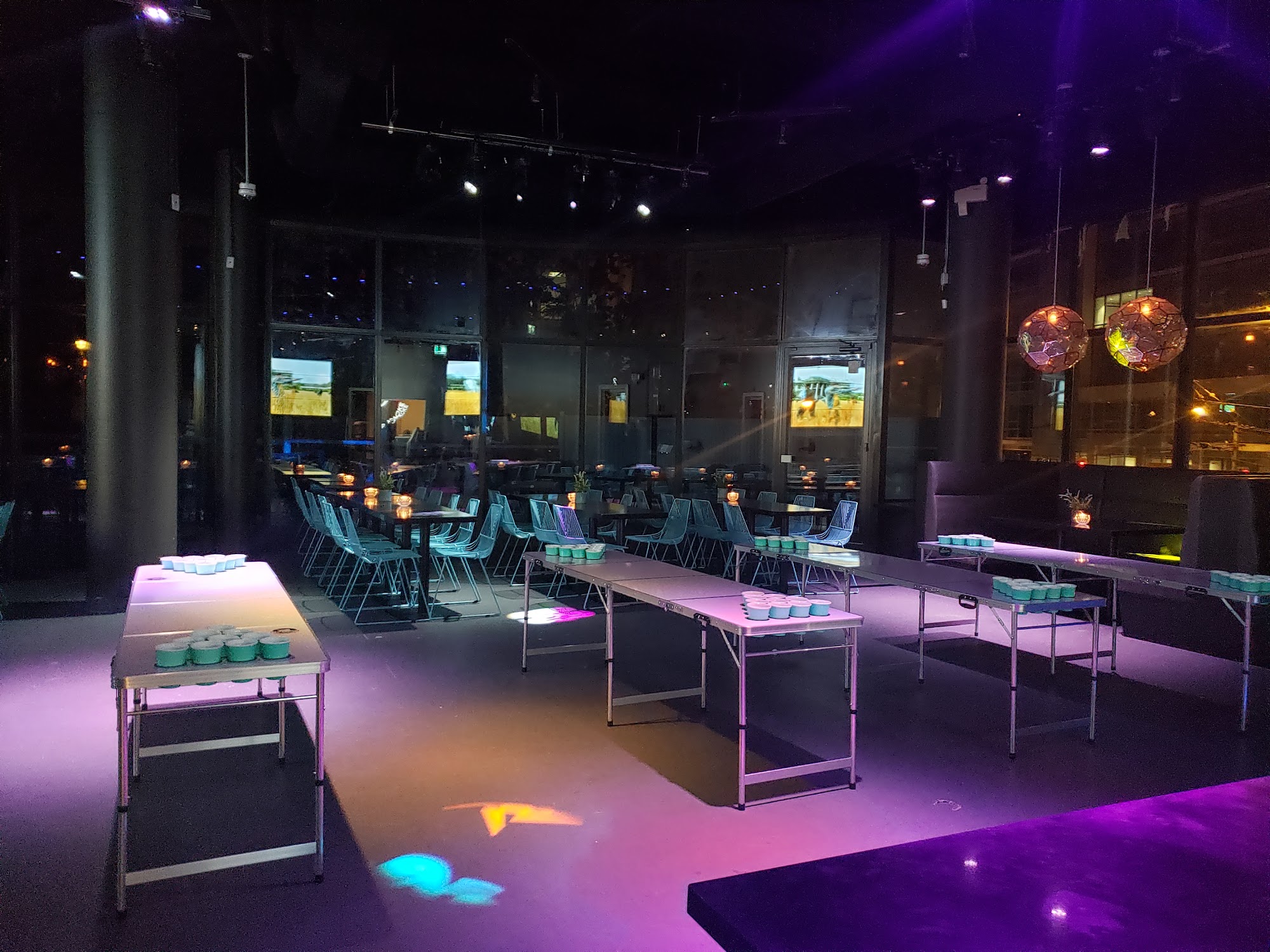 Prive Kitchen + Bar 1001 W Broadway #200, Vancouver, BC V6H 4E4