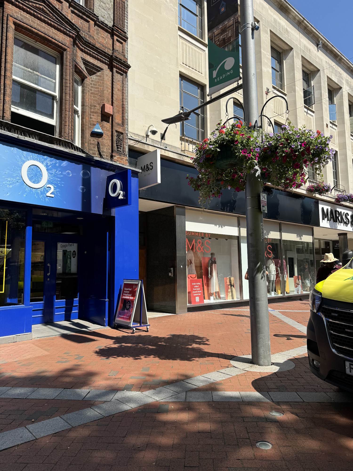 O2 Shop Reading