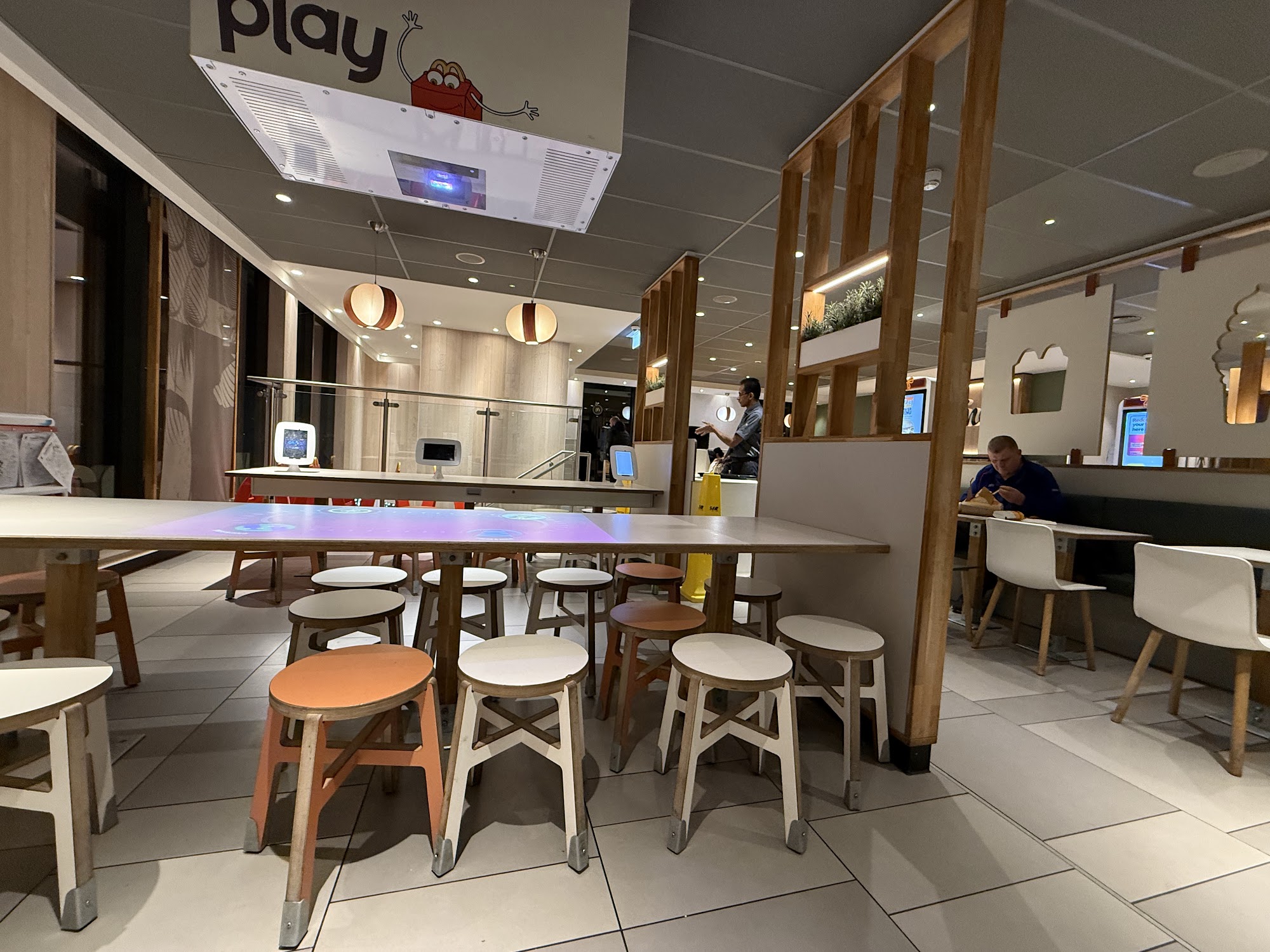 McDonald's Lakeview Dr, Bicester