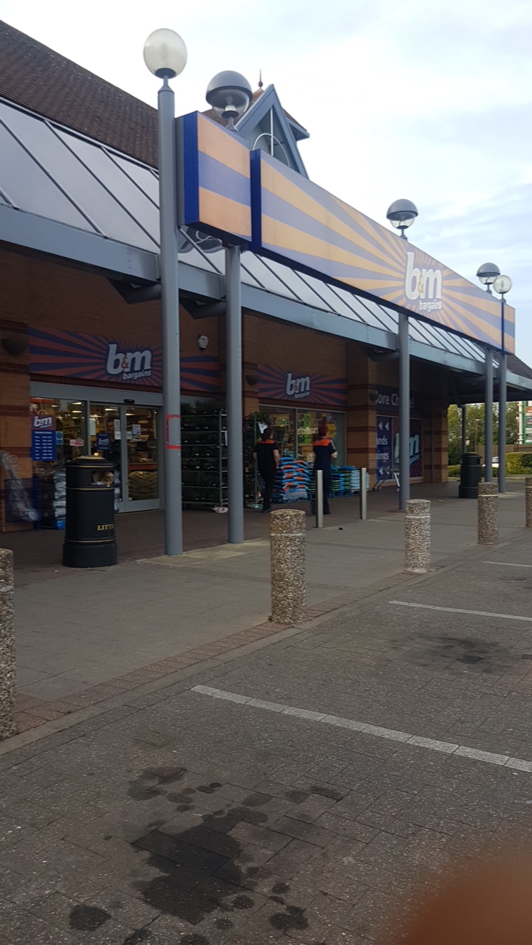 B&M Store