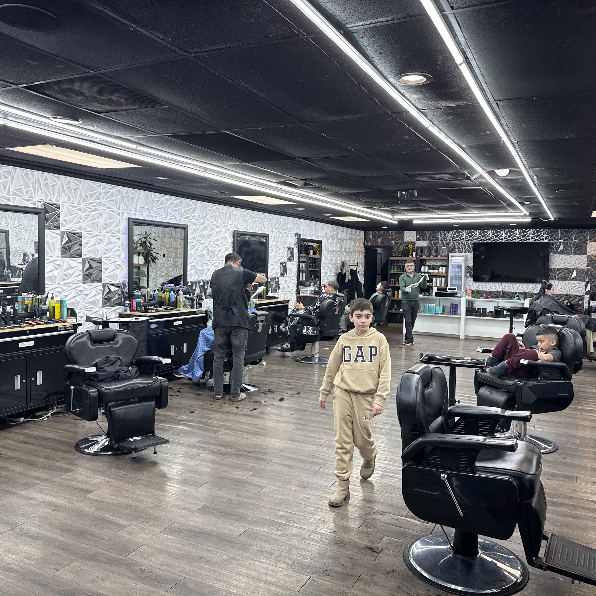WeMen Styles Barbershop حلاق عربي