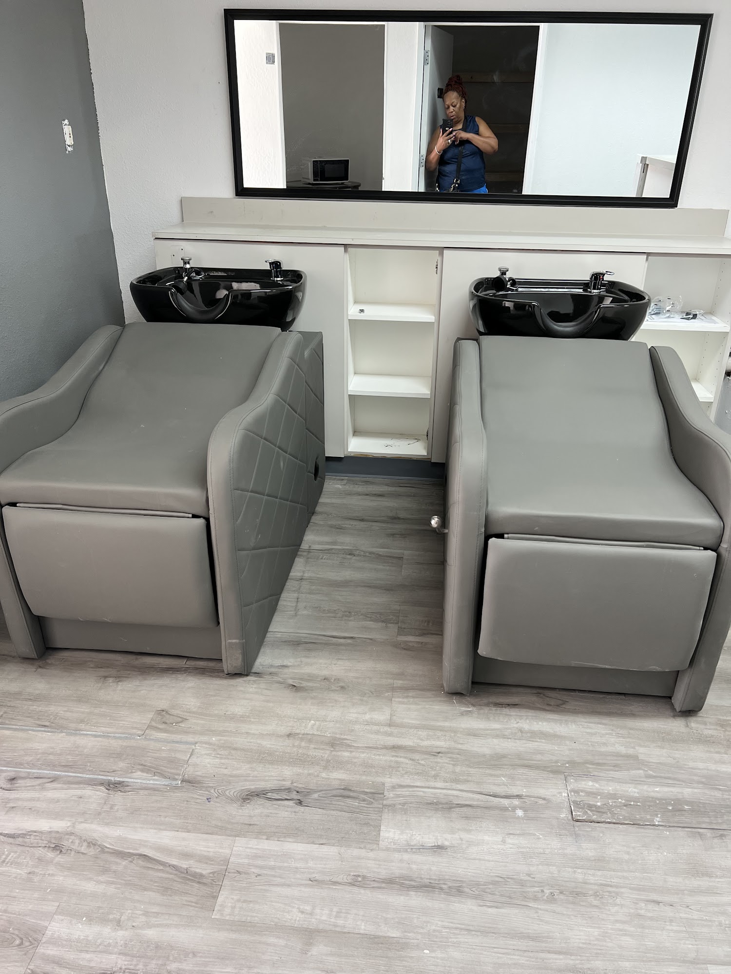 Exquisite Beauty And Barber shop 4468 Lone Tree Wy, Antioch California 94509