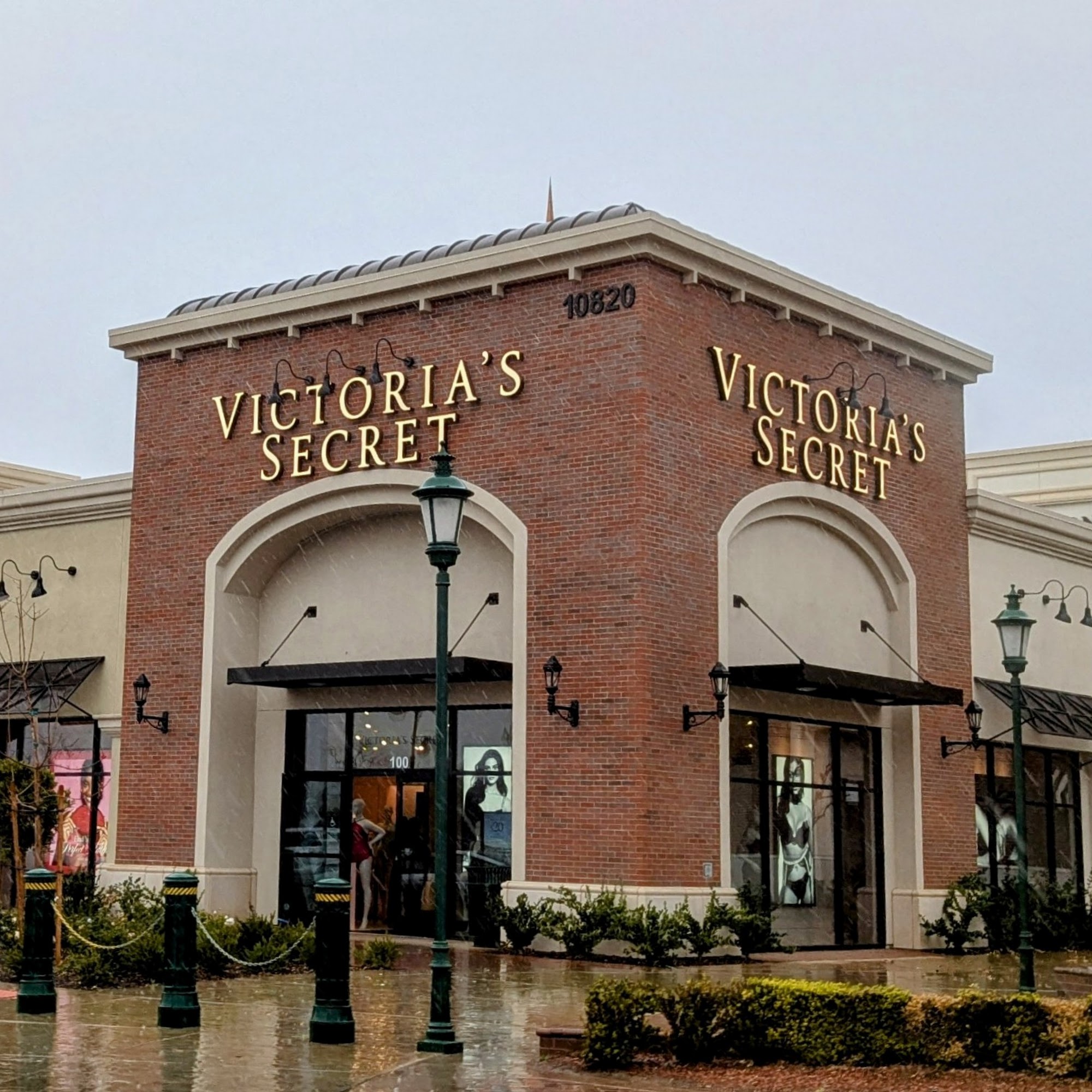 Victoria's Secret & PINK Bakersfield