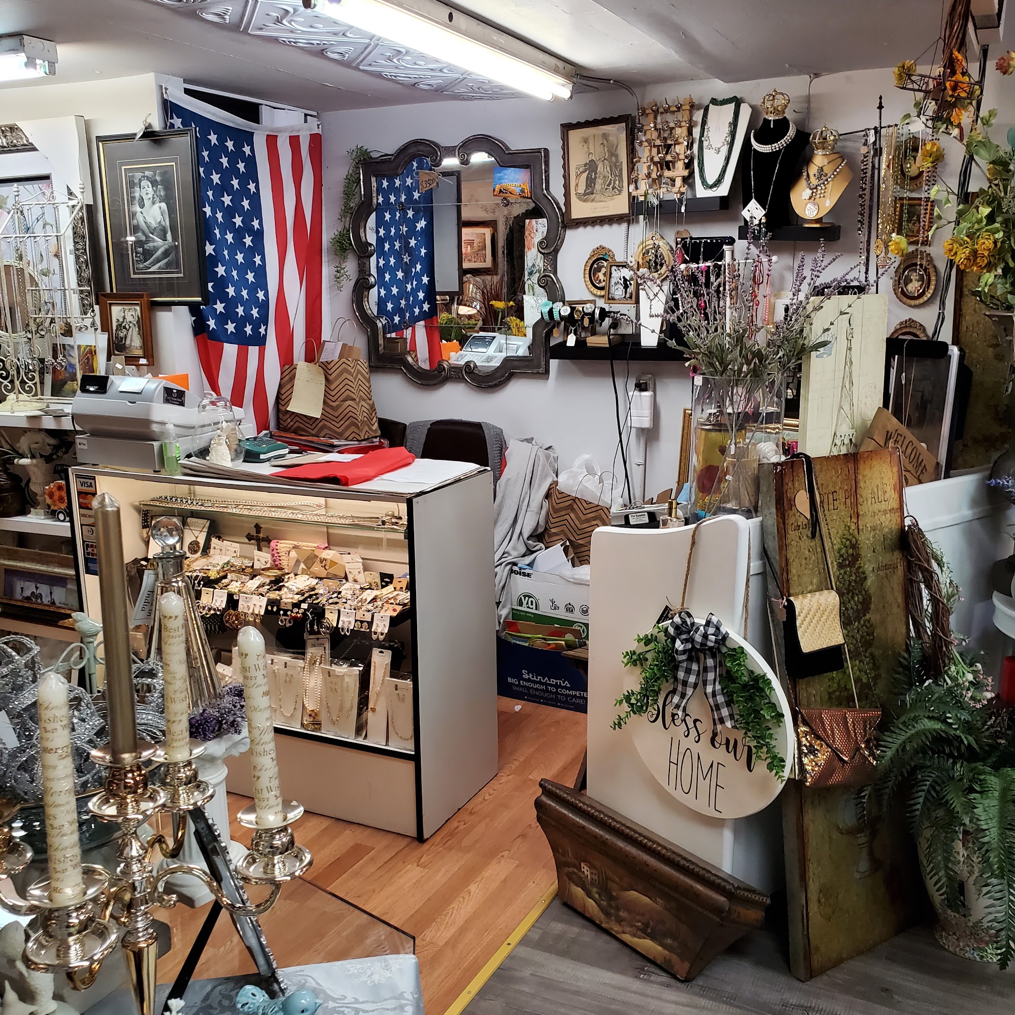 A&J Home Décor & Antiques