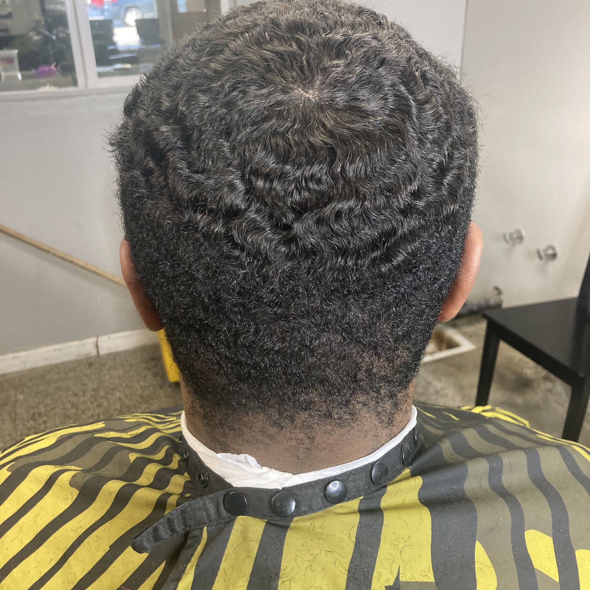 Moneybeans Barber and Beauty 652 E 6th St ste b, Beaumont California 92223