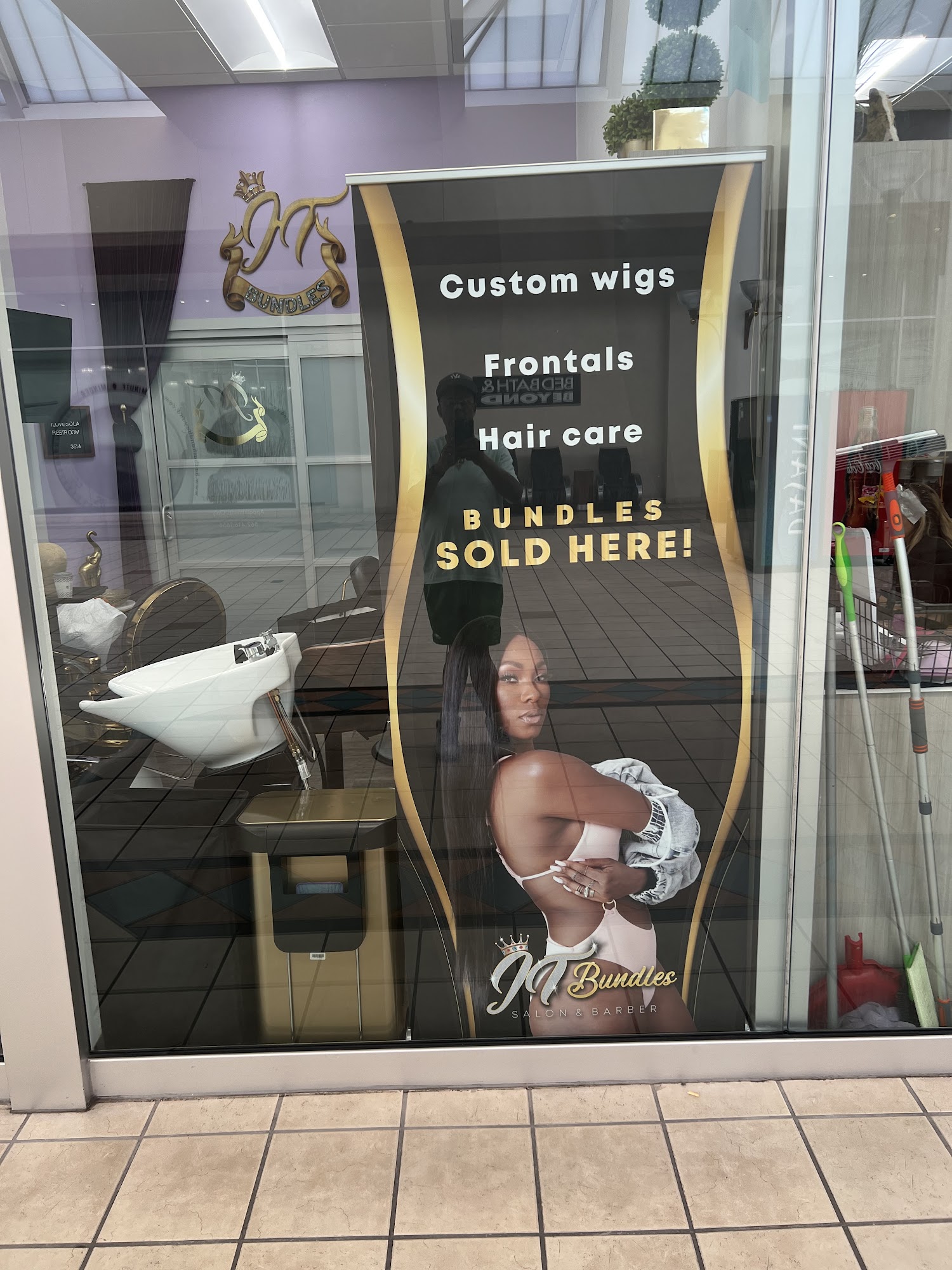 John Thomas salon and Suites 17424 Bellflower Blvd, Bellflower California 90706