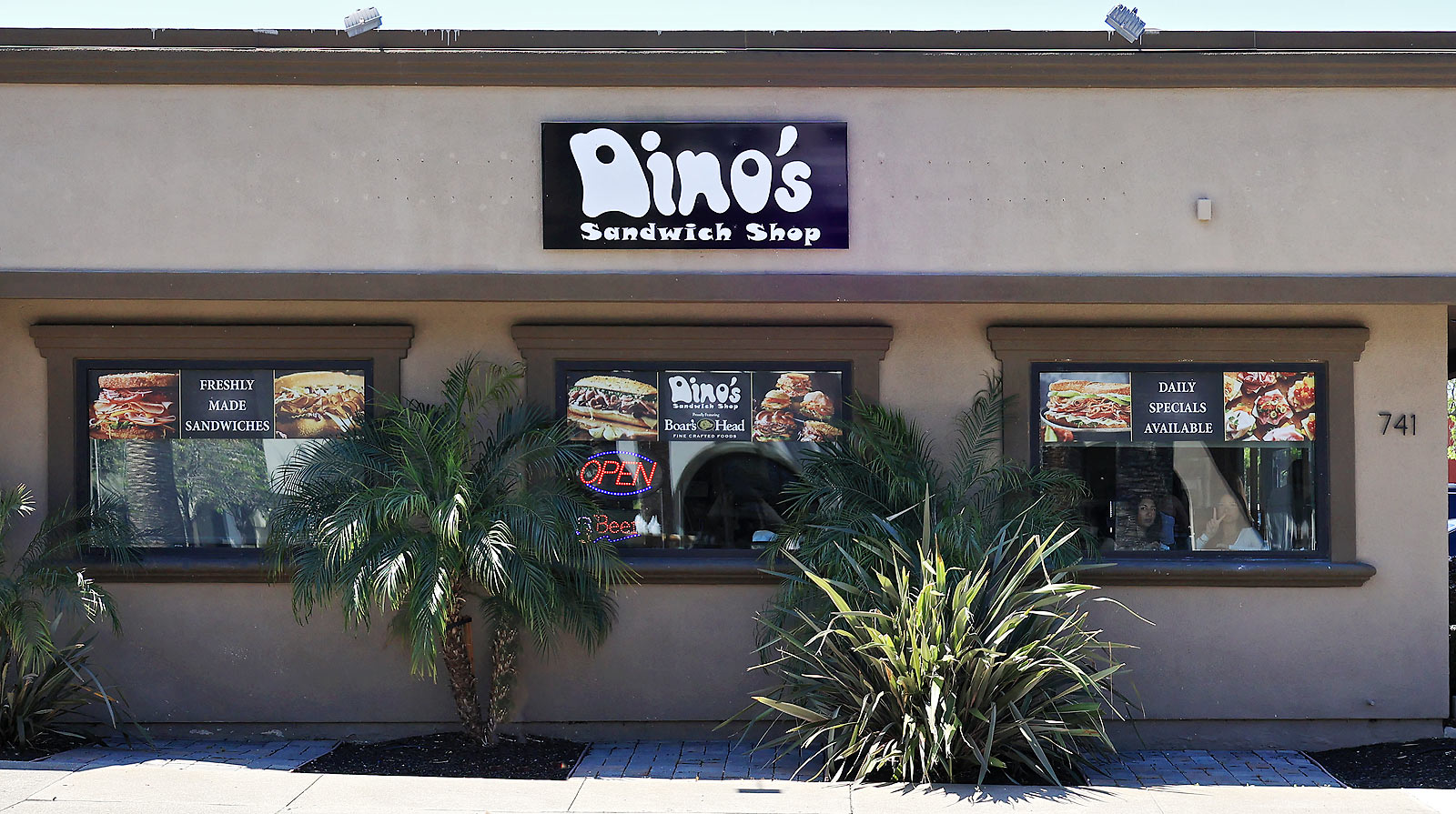 Dinos Sandwich Shop Brentwood