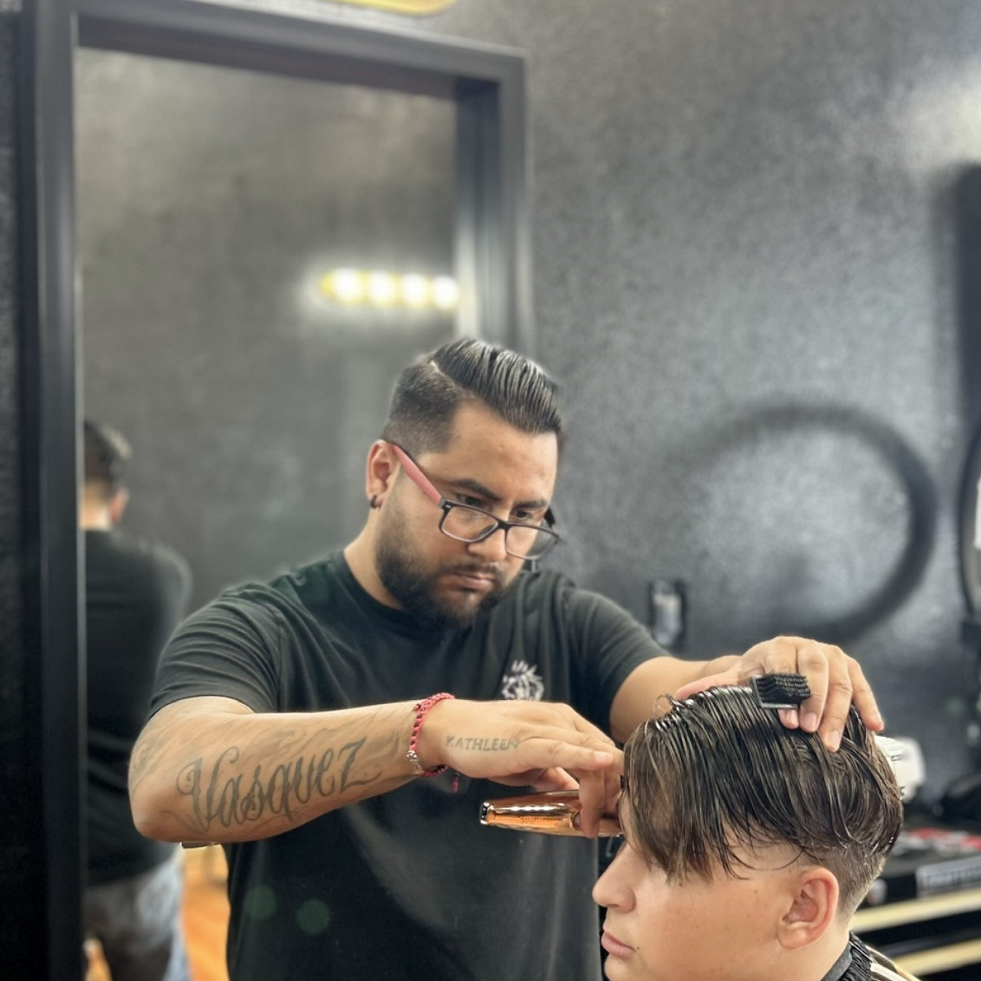 Santos The Barber 218 Primrose Rd Suite 22, Burlingame California 94010