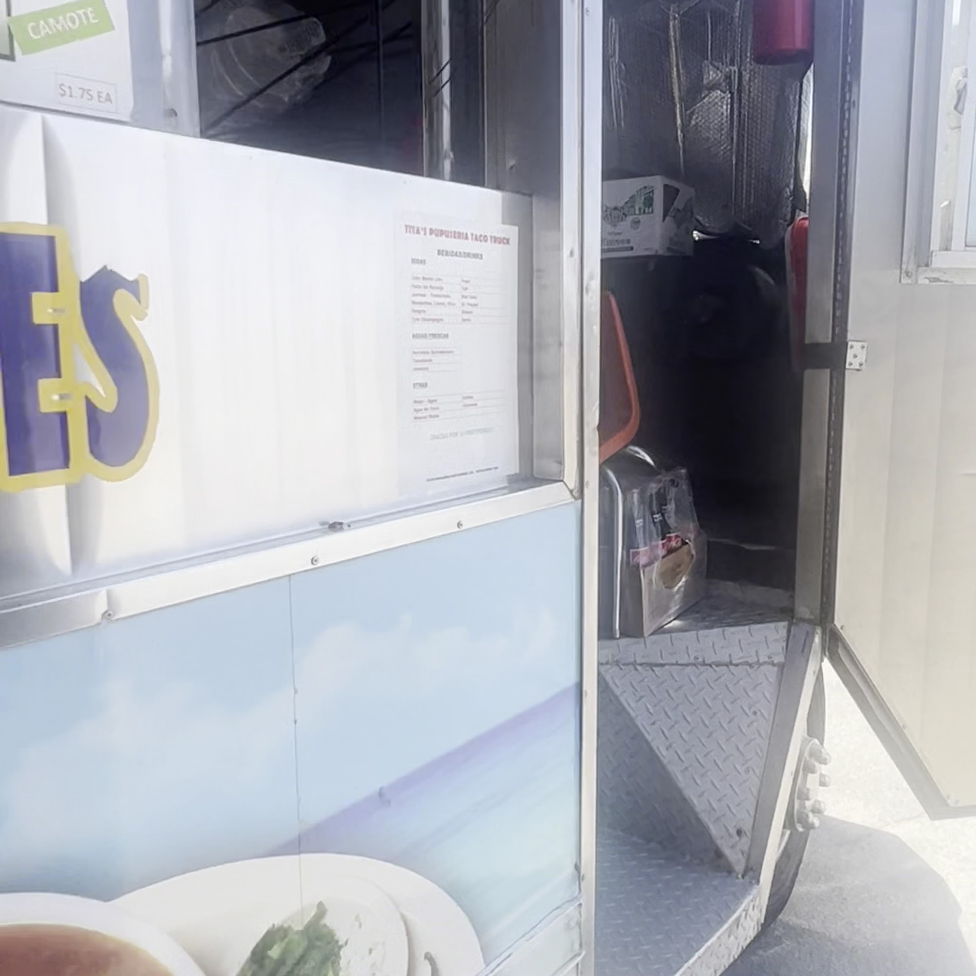 Tita's Pupusería Lonchera Buttonwillow