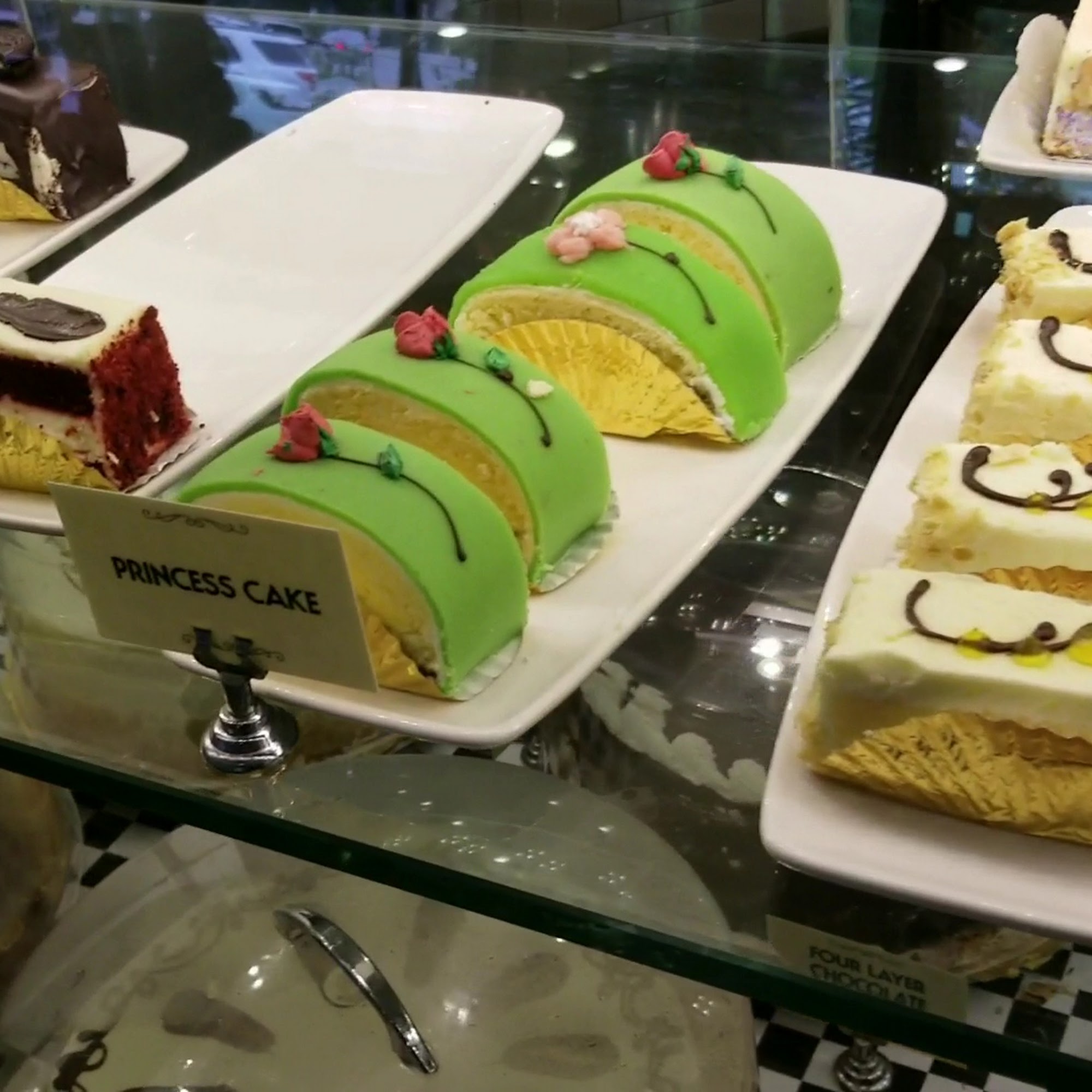 Lovi's Delicatessen Calabasas