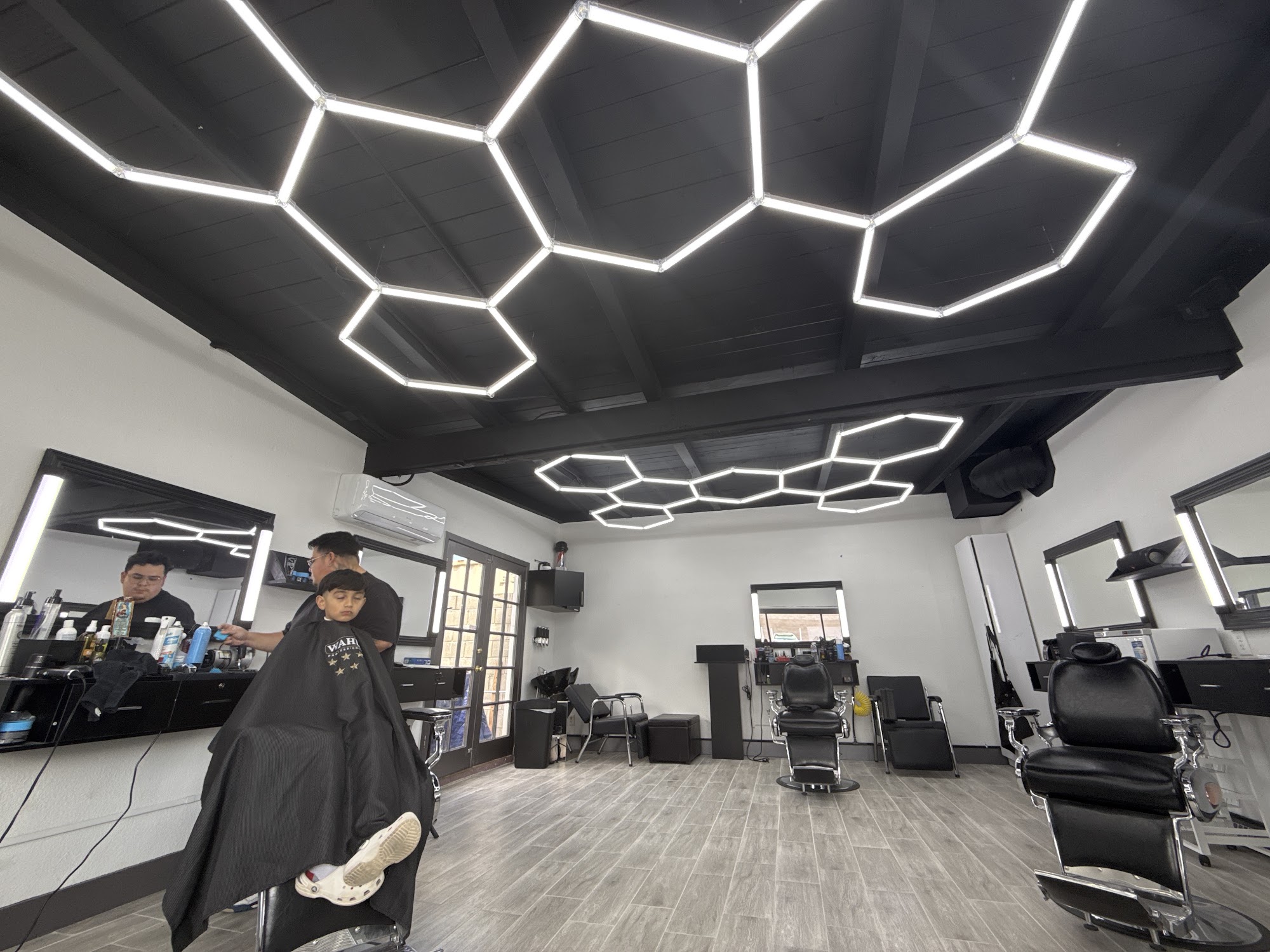 Straight Edge Barbershop 1645 S Bascom Ave suite # 10, Campbell California 95008