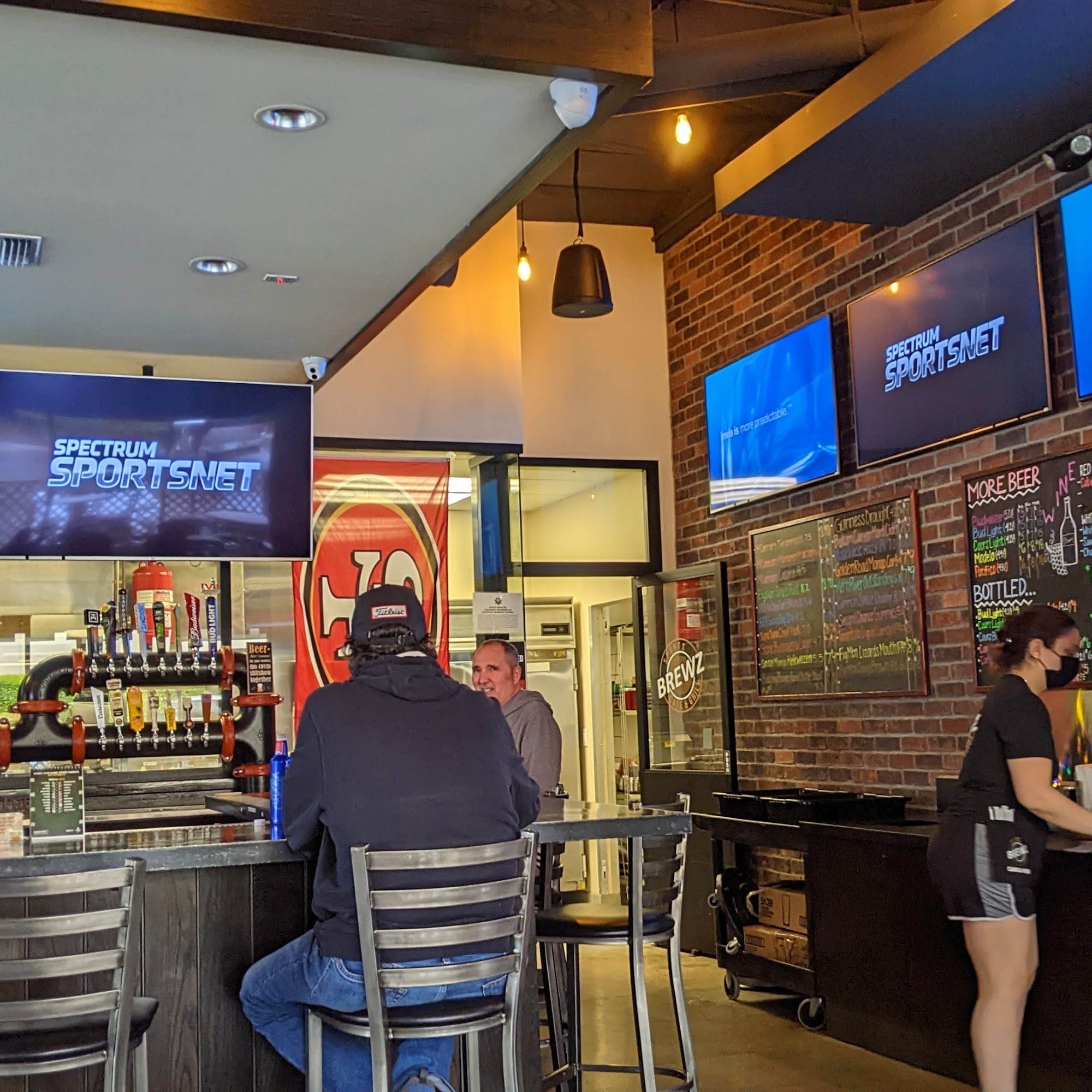BrewZ Sports Cafe & Grill Canoga Park