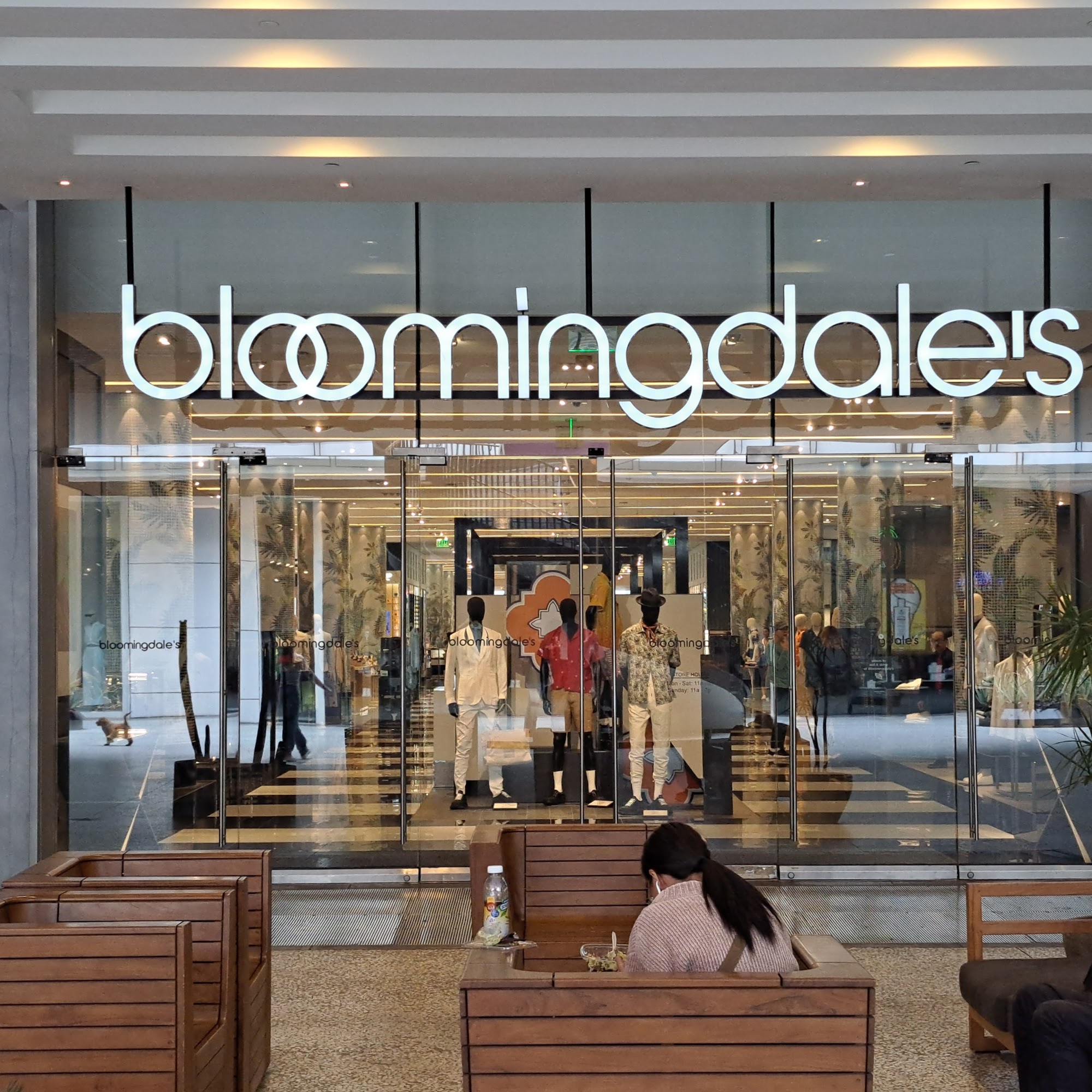 Bloomingdale's 10250 Santa Monica Blvd, Century City