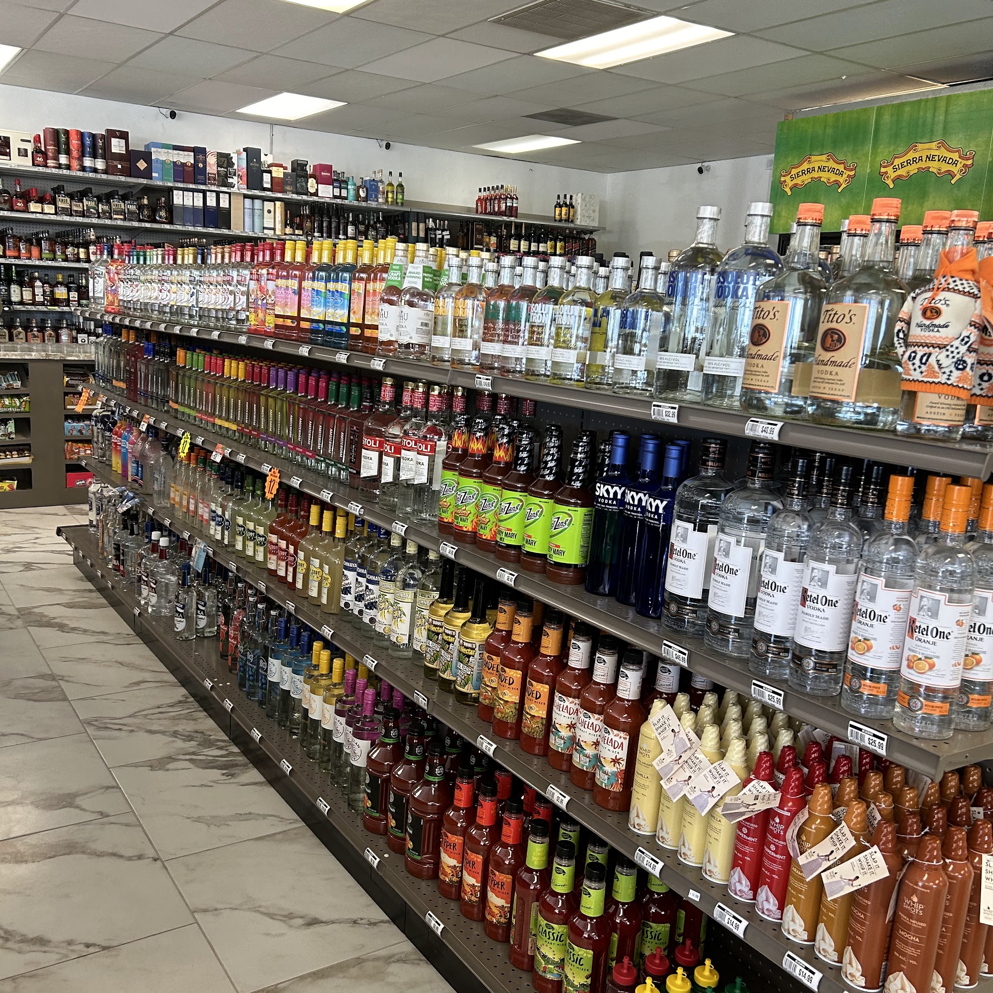 Blue Bird Liquor & Market Chico