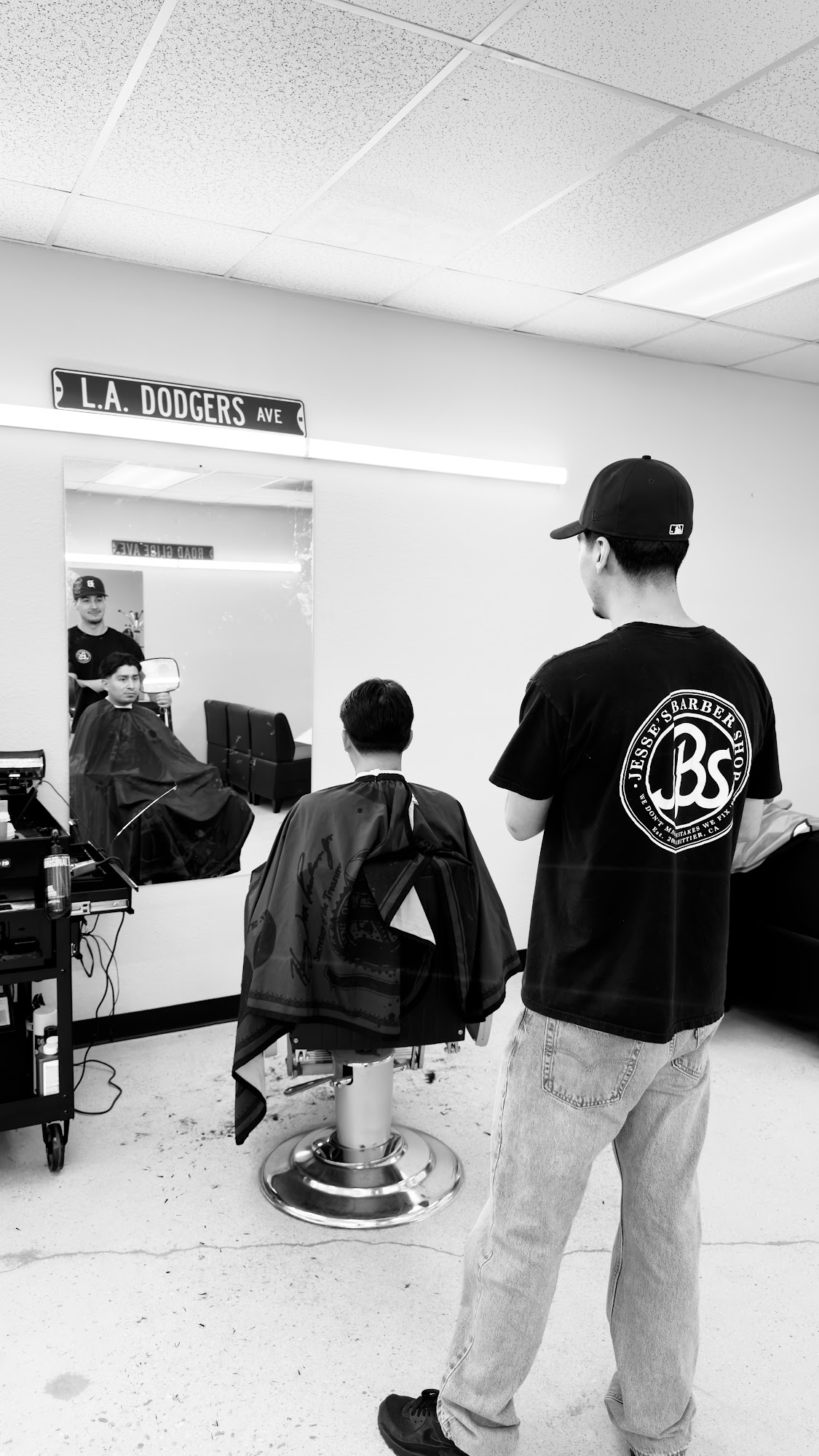 Jesse’s Barbershops ᵉˢᵗ2004 12345 Mountain Ave # T, Chino California 91710