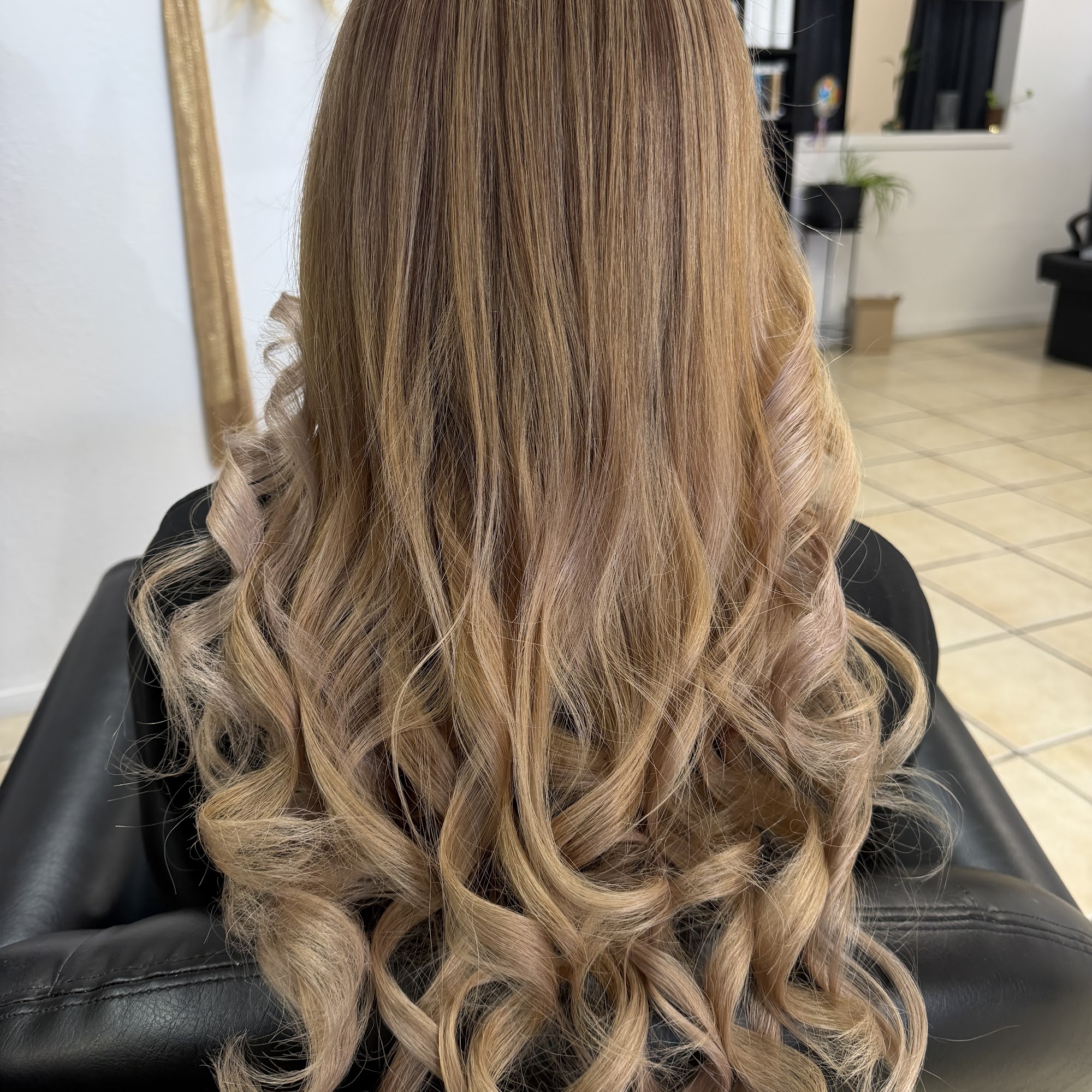 Favela’s Beauty Salon 1307 Solano St, Corning California 96021