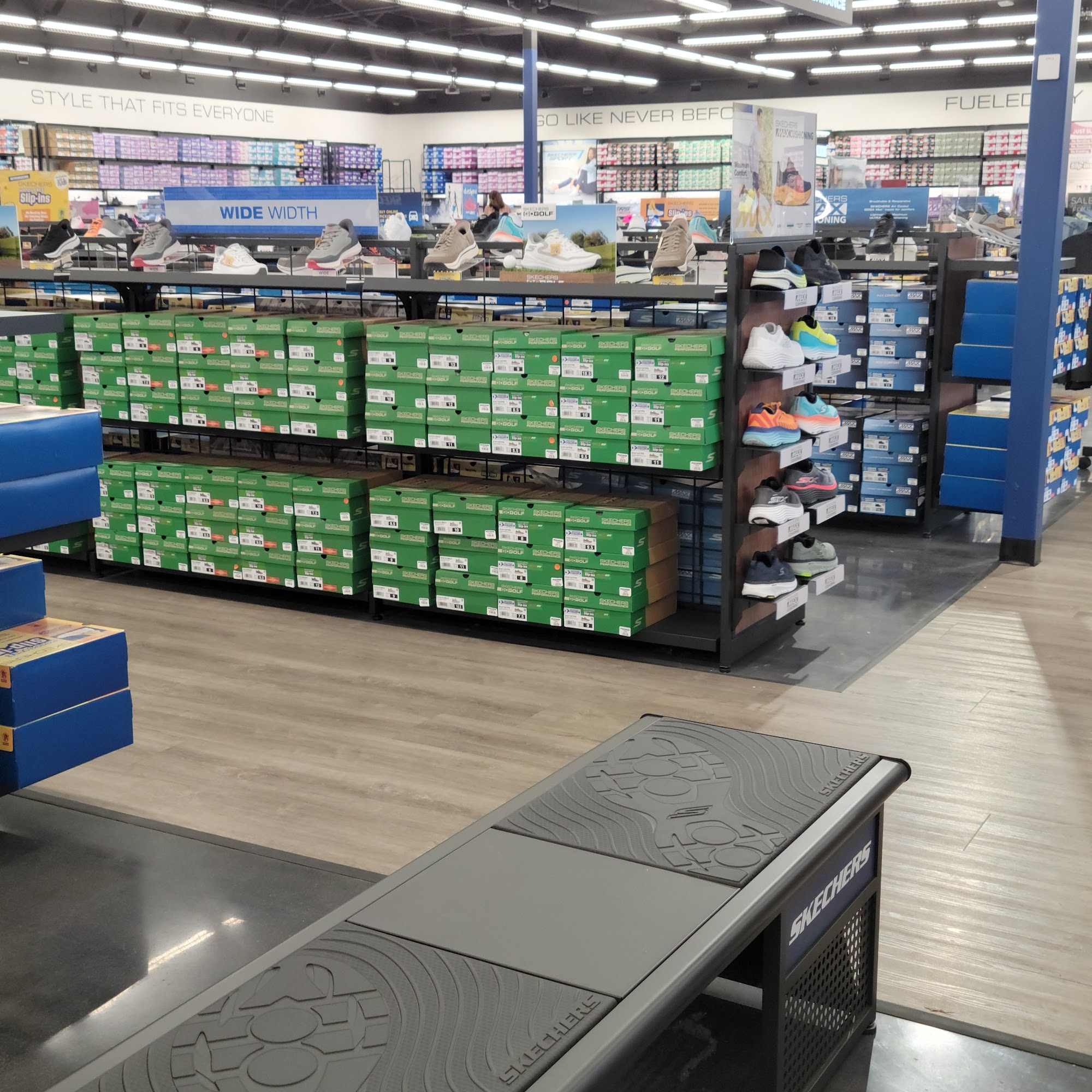 SKECHERS Warehouse Outlet