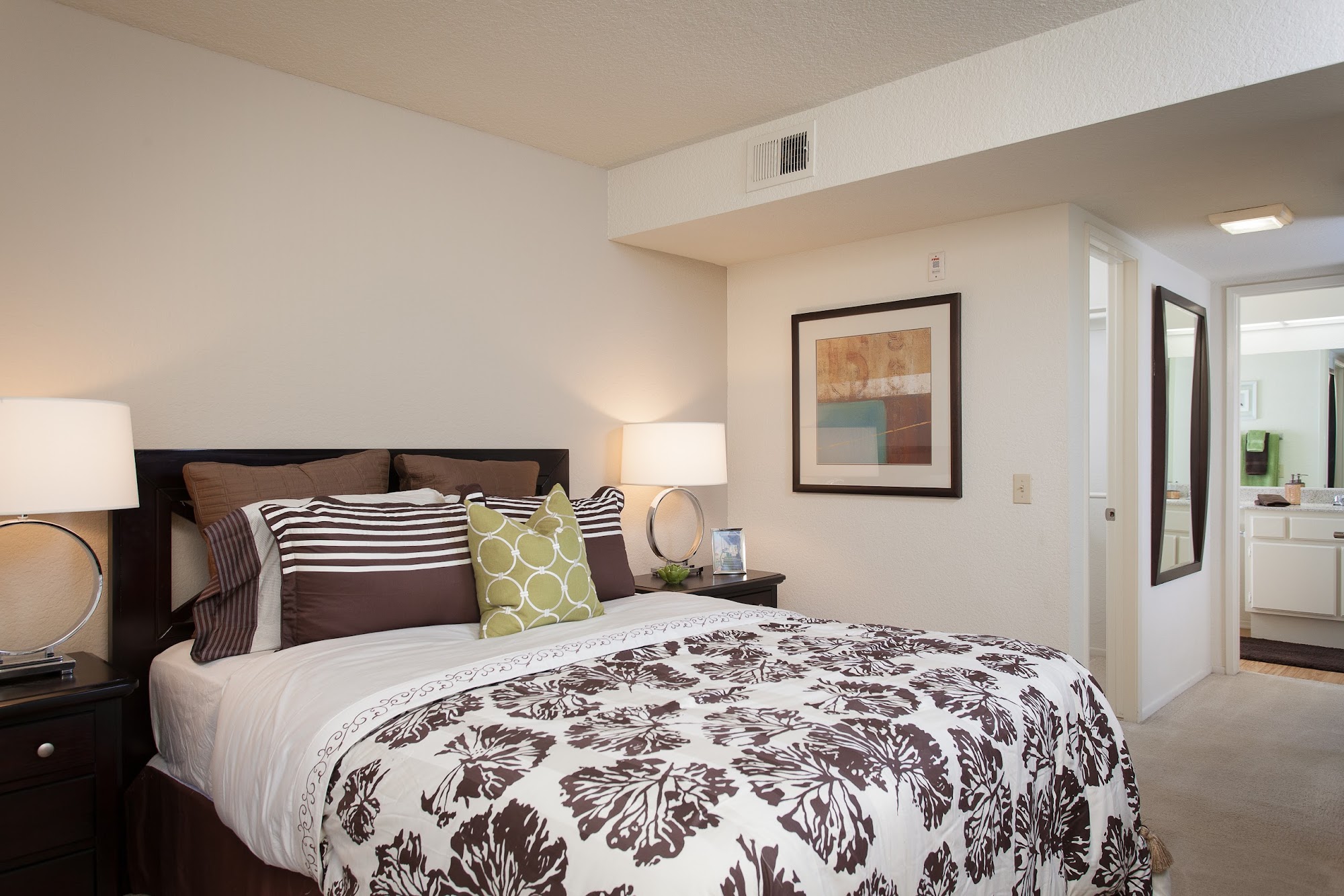 South Pointe Apartments Menu