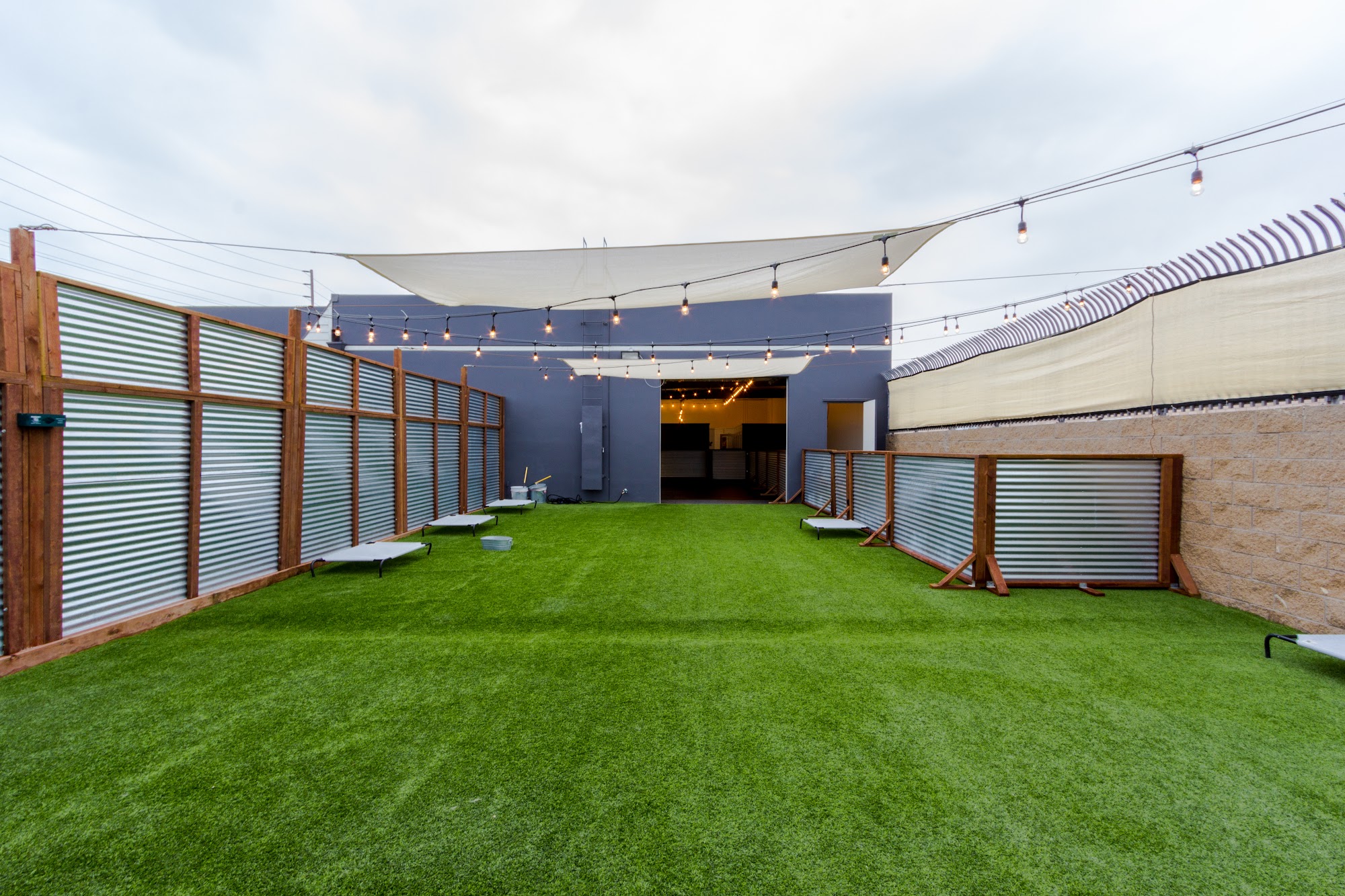 HYDRANT PET HOTEL Costa Mesa