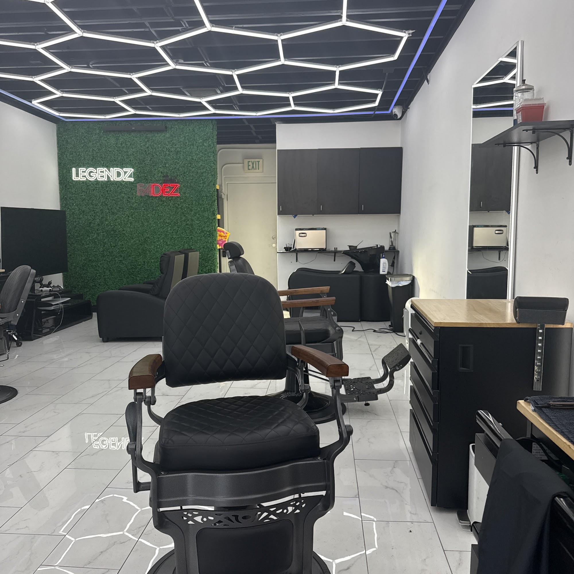 Legendz Fadez Barbershop 1765 Newport Blvd, Costa Mesa California 92627