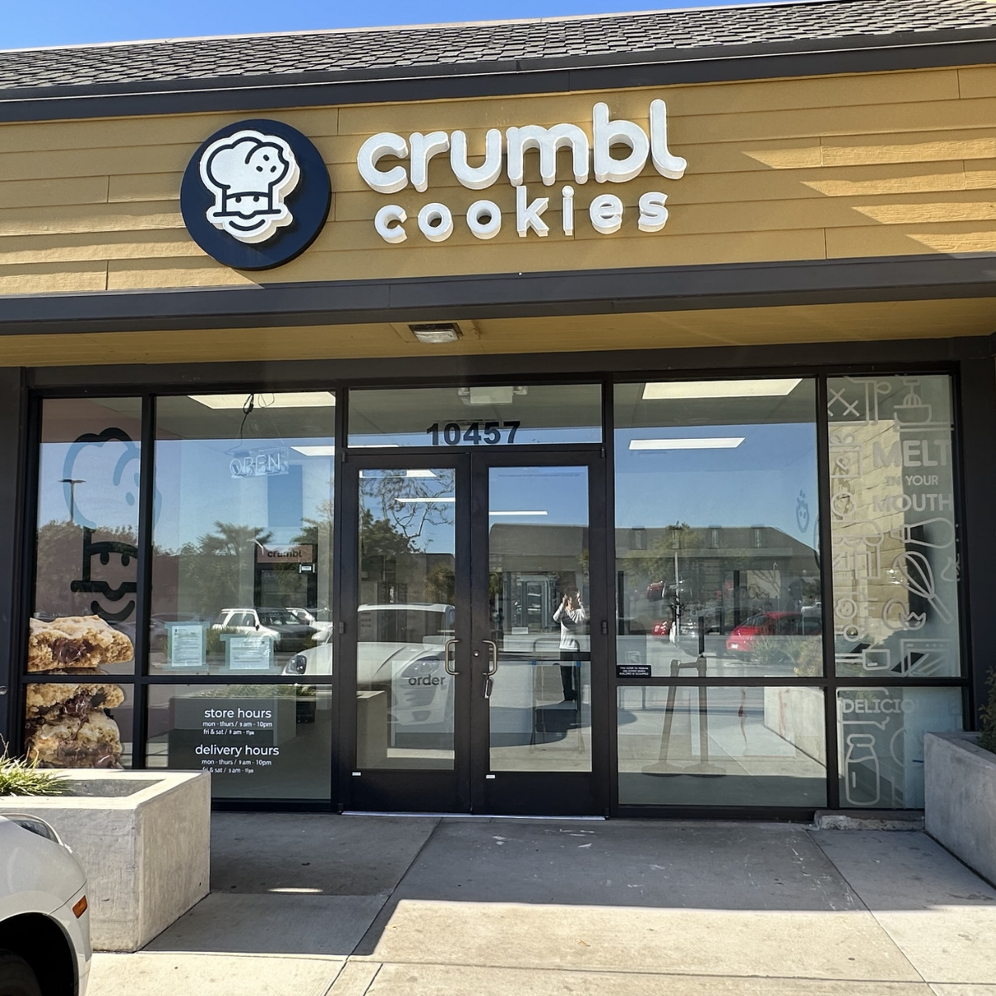 Crumbl 10457 S De Anza Blvd, Cupertino