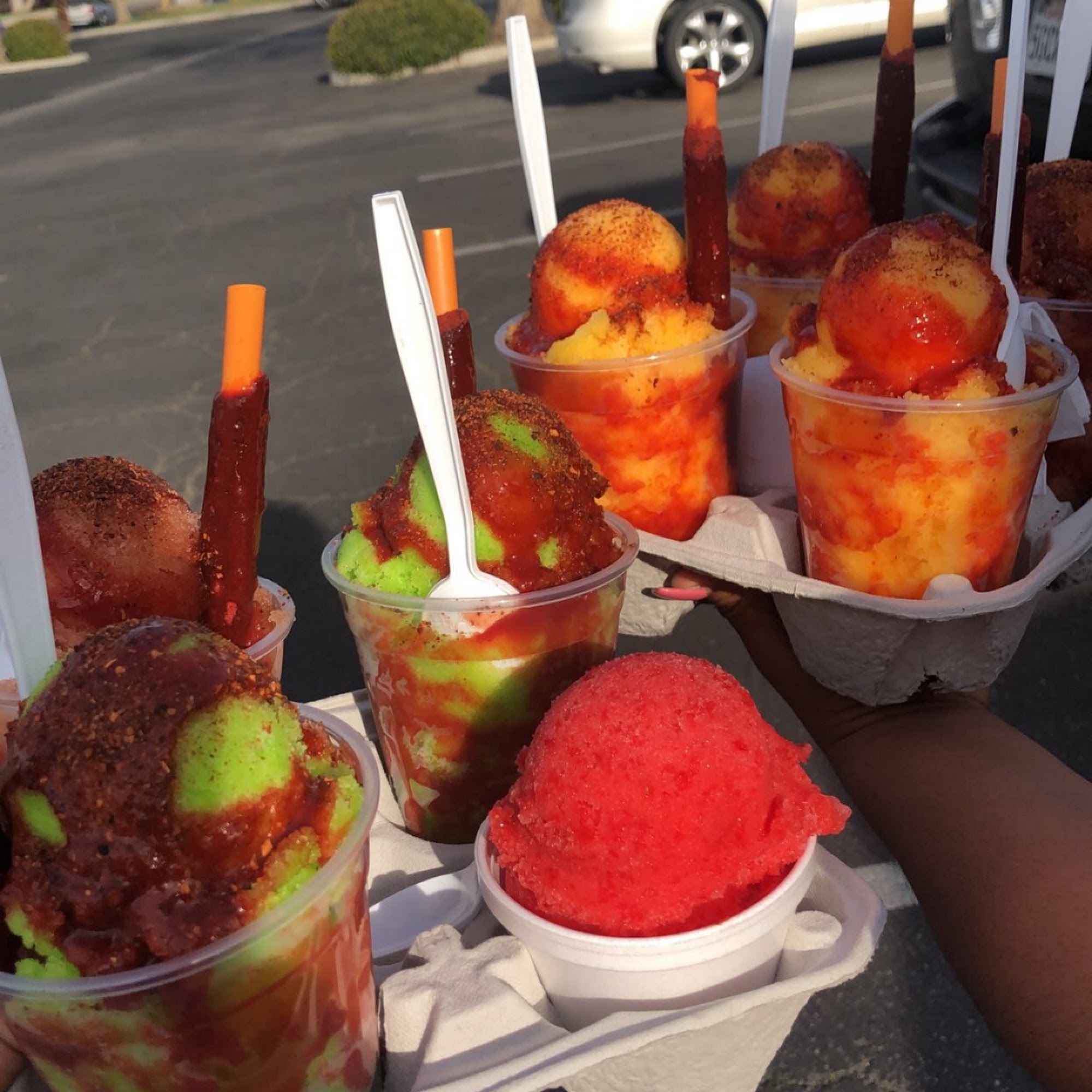 NiEVE yUMMy SCOOpS Delano