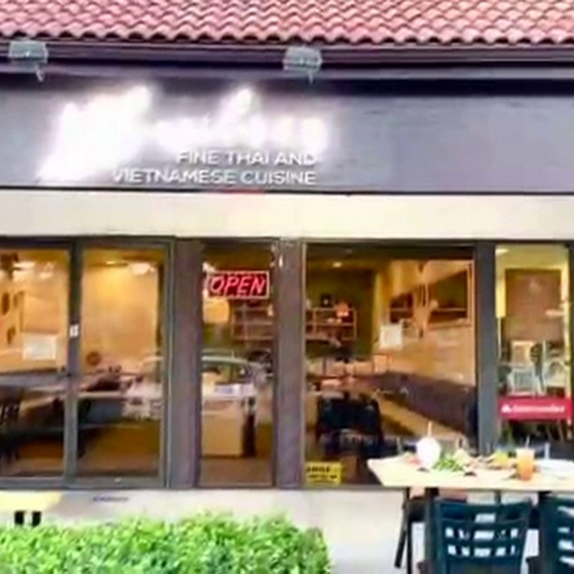 Basil And Co Diamond Bar