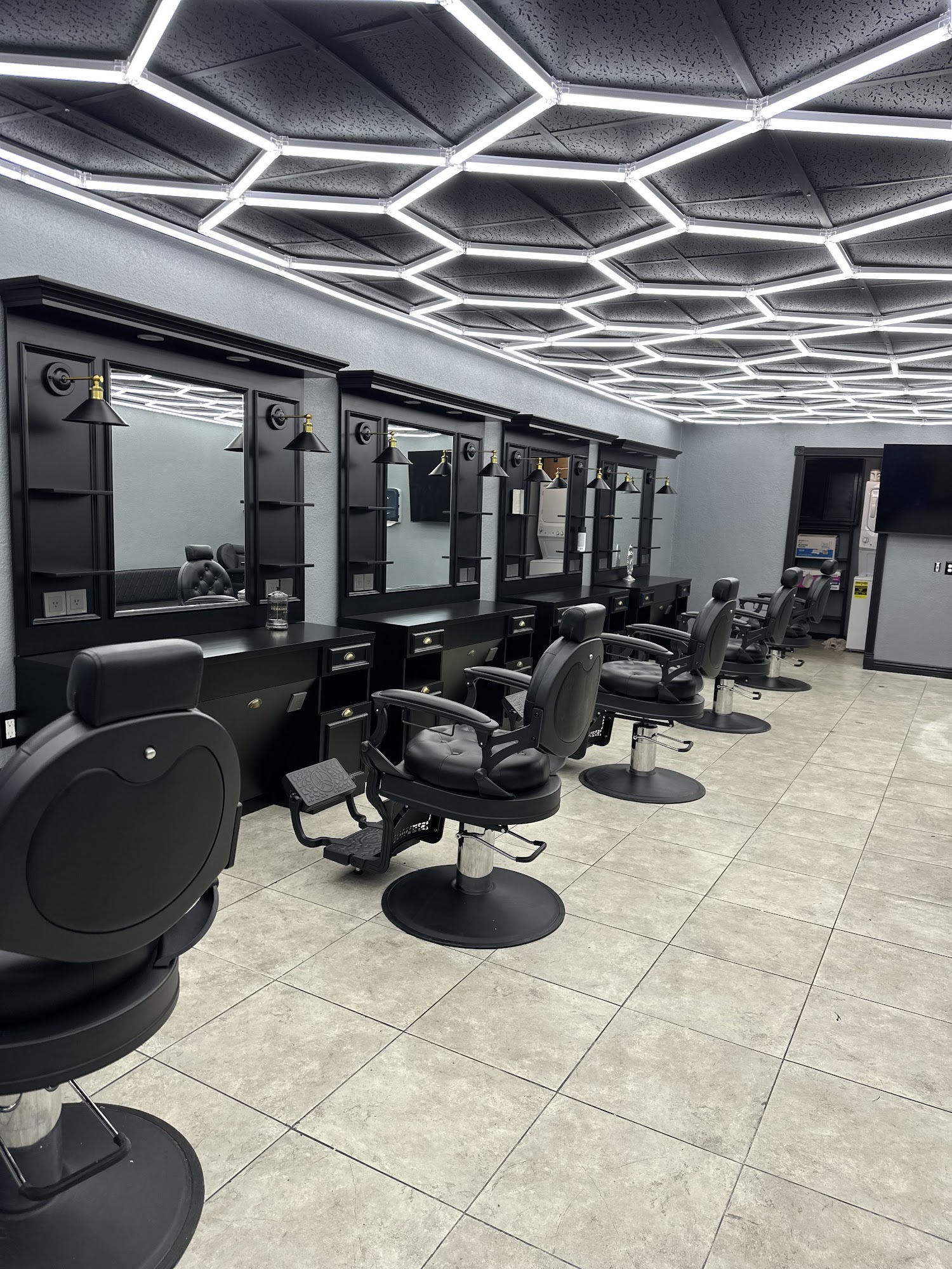 MR.BLENDZ BARBER SHOP 1327 E Main St, El Cajon California 92021