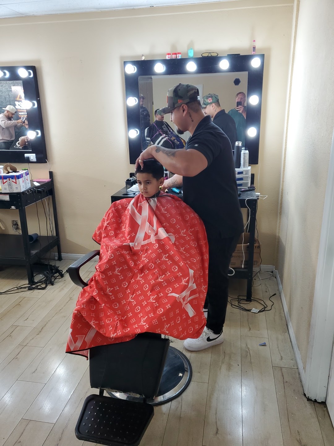 IV Fadez Barber Shop