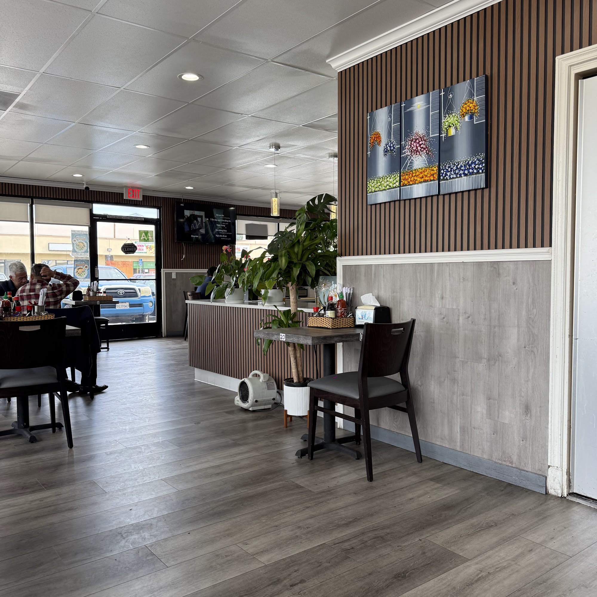 Saigonese Kitchen Vietnamese Restaurant 10012 Garvey Ave # 2, El Monte, CA 91733