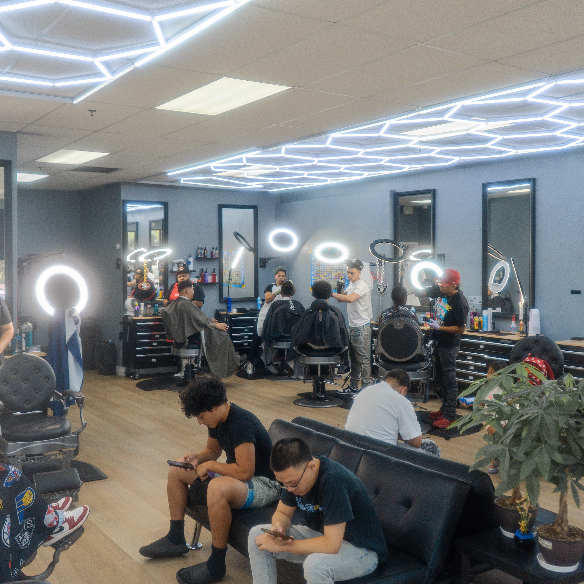 Lor Barbershop 9028 Franklin Blvd #170, Elk Grove California 95758