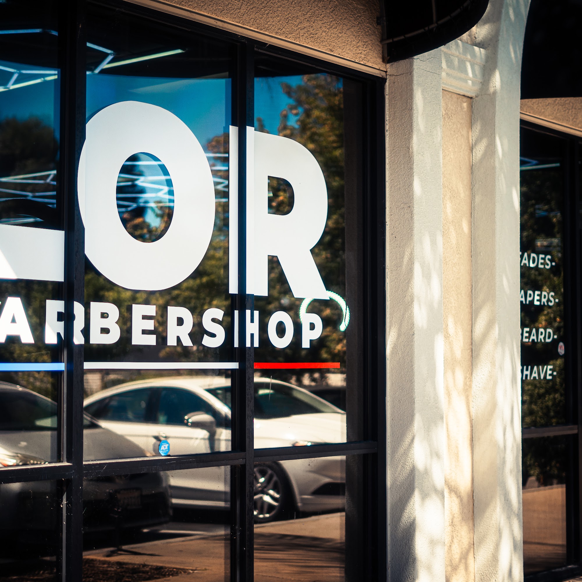 Lor Barbershop 9028 Franklin Blvd #170, Elk Grove California 95758